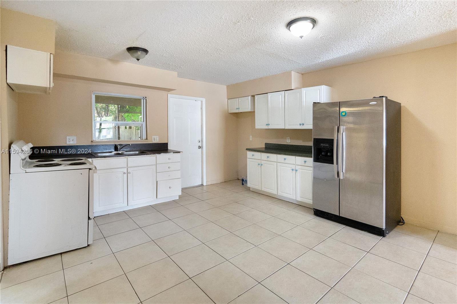 FT LAUDERDALE ESTATES - Residential