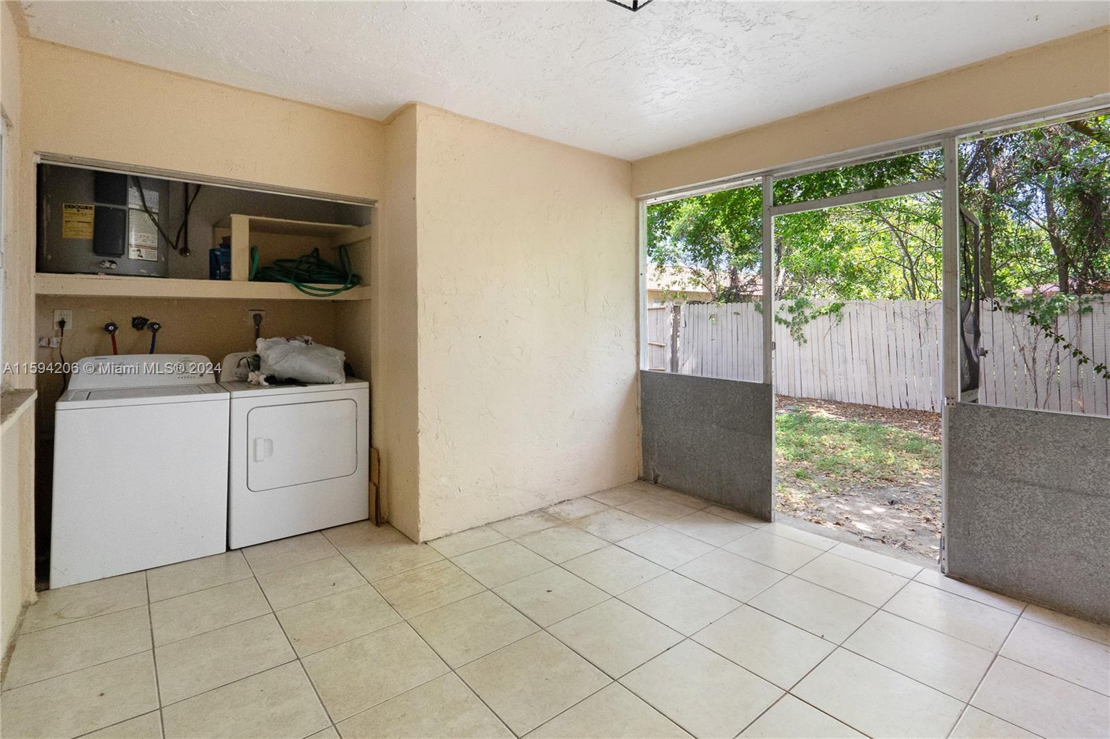 FT LAUDERDALE ESTATES - Residential