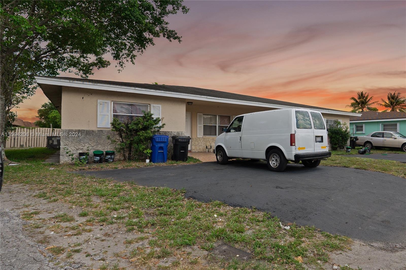 FT LAUDERDALE ESTATES - Residential