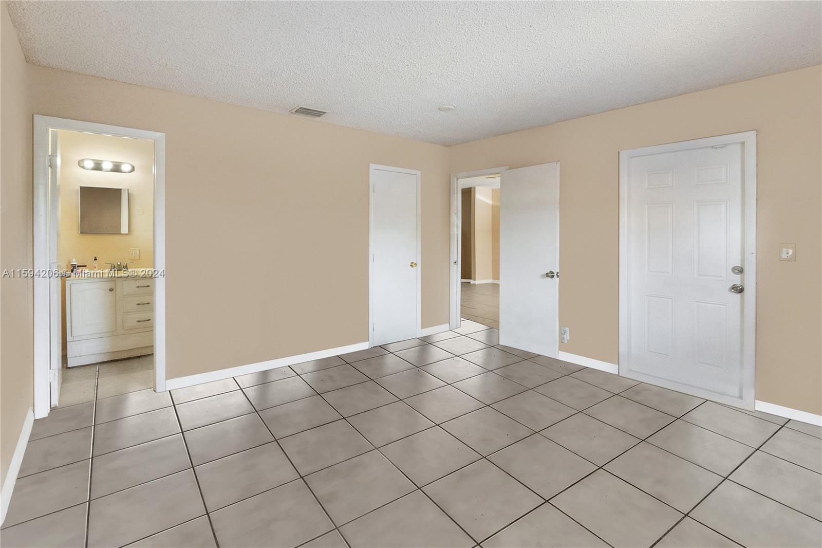 FT LAUDERDALE ESTATES - Residential