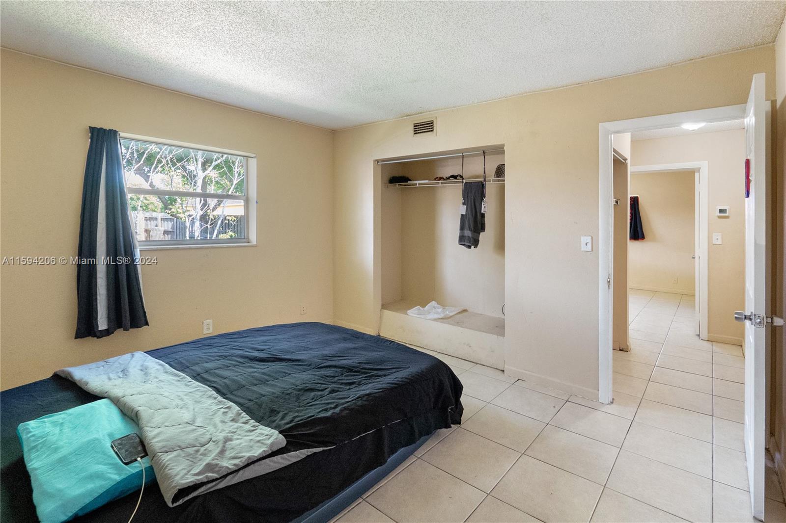 FT LAUDERDALE ESTATES - Residential