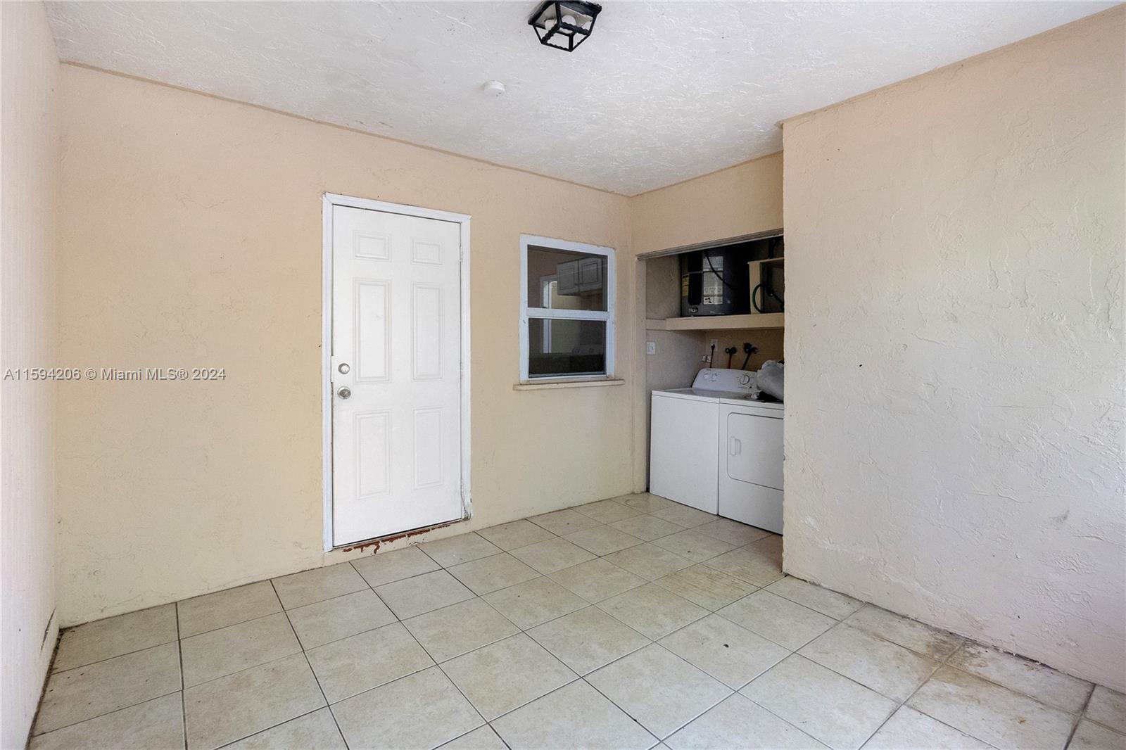 FT LAUDERDALE ESTATES - Residential