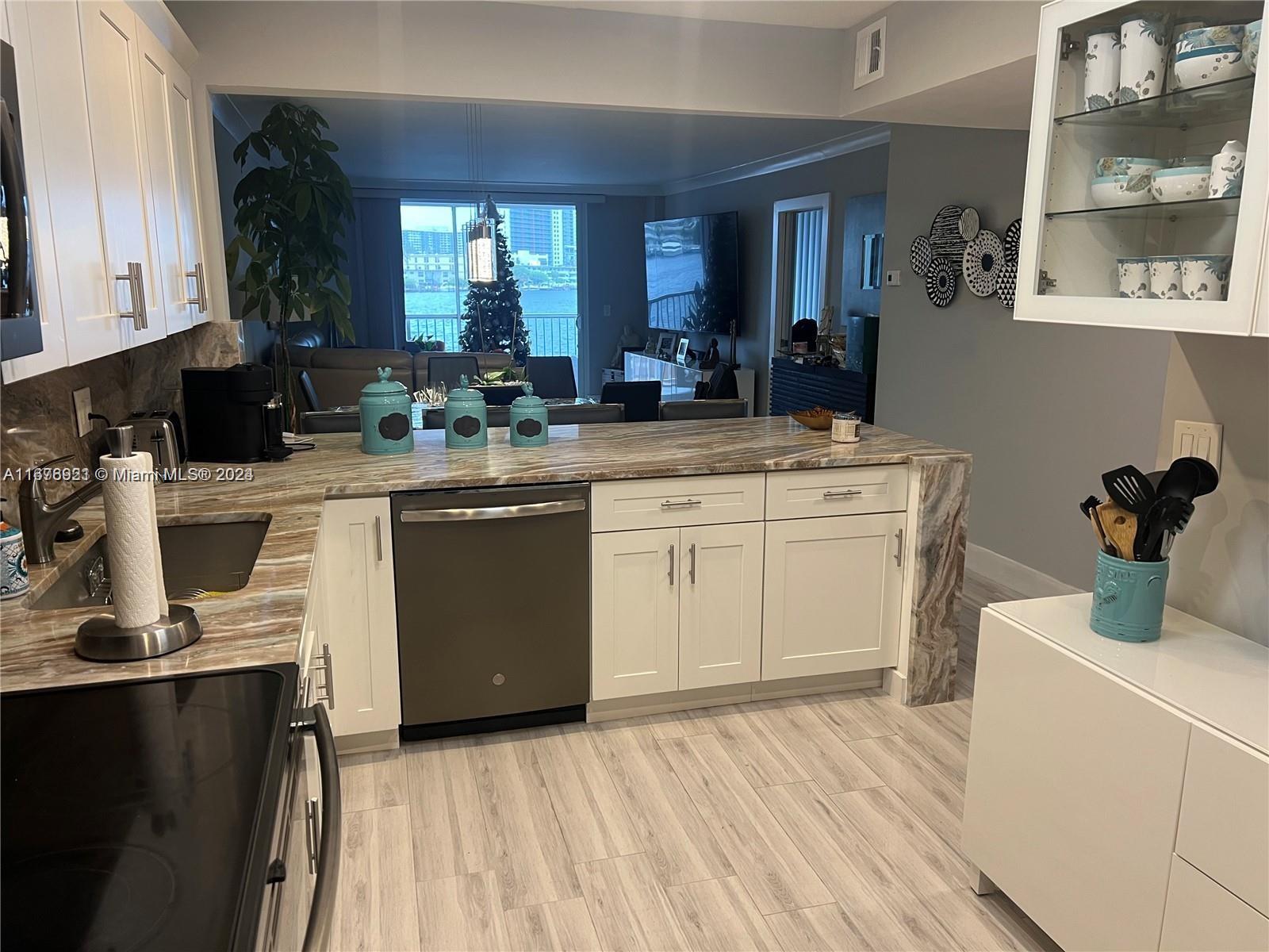 PARADISE TOWERS CO-OP - Residential Lease