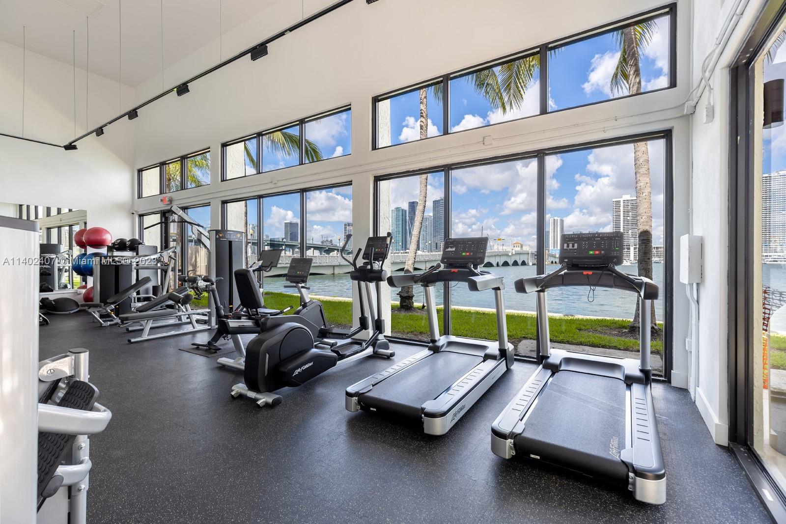 VENETIAN ISLE CONDO - Residential