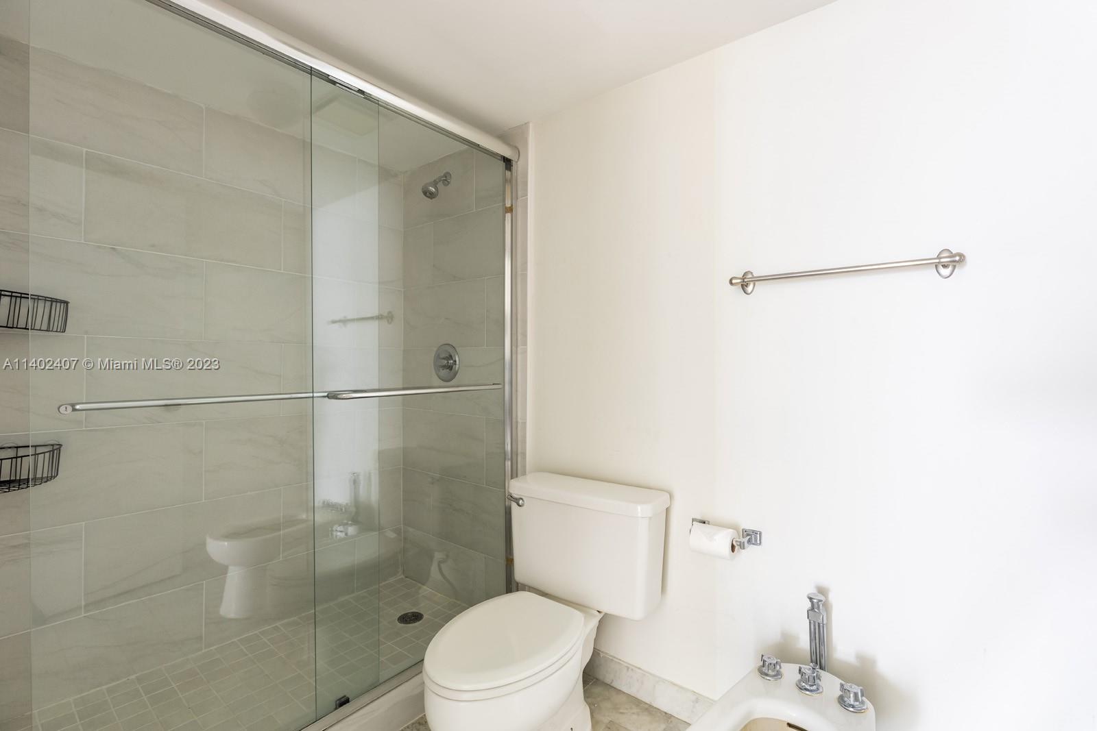 VENETIAN ISLE CONDO - Residential