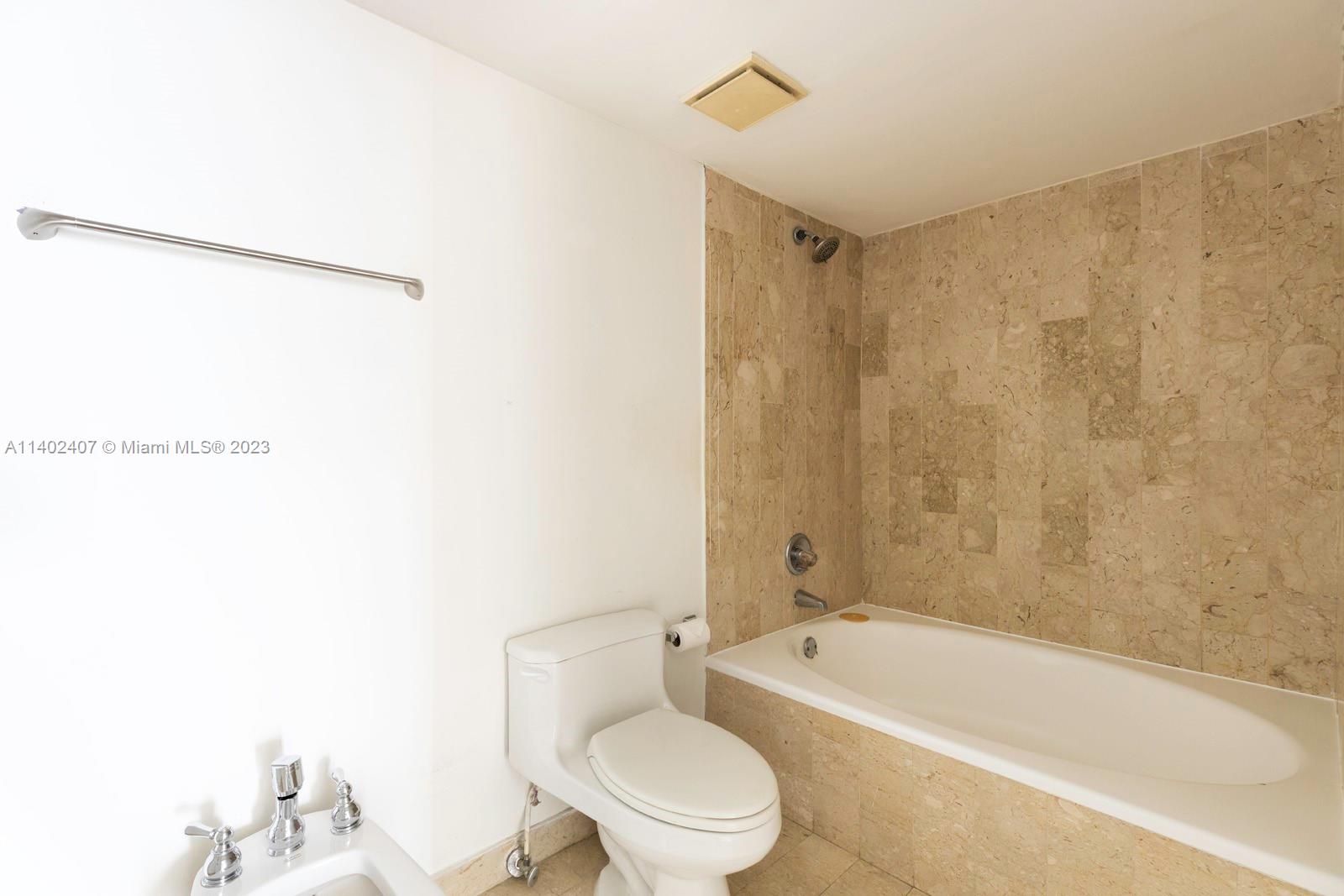 VENETIAN ISLE CONDO - Residential