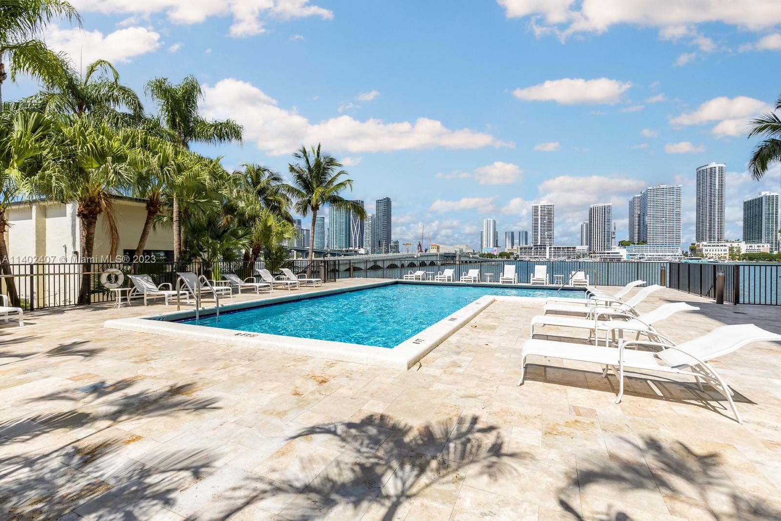VENETIAN ISLE CONDO - Residential
