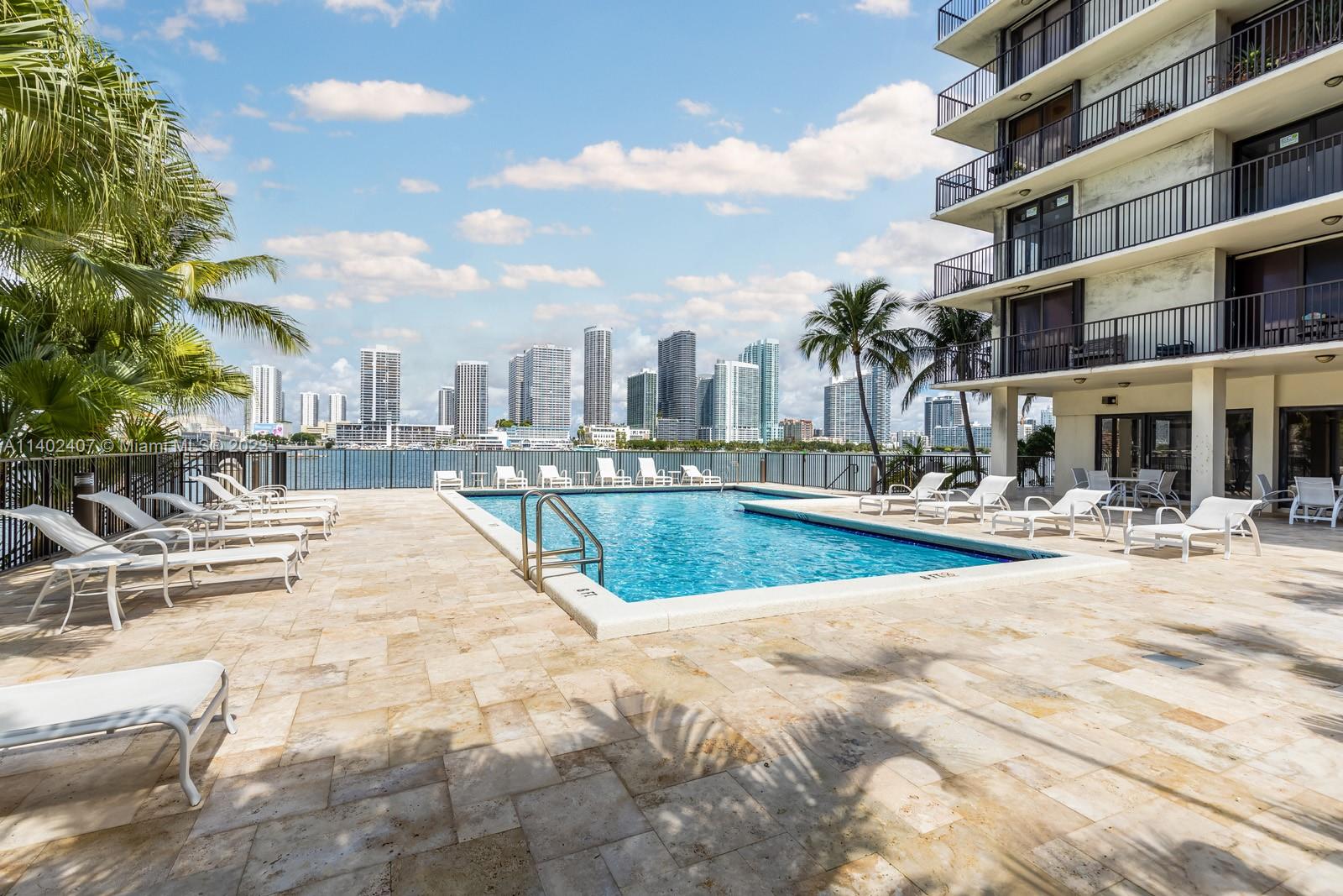VENETIAN ISLE CONDO - Residential