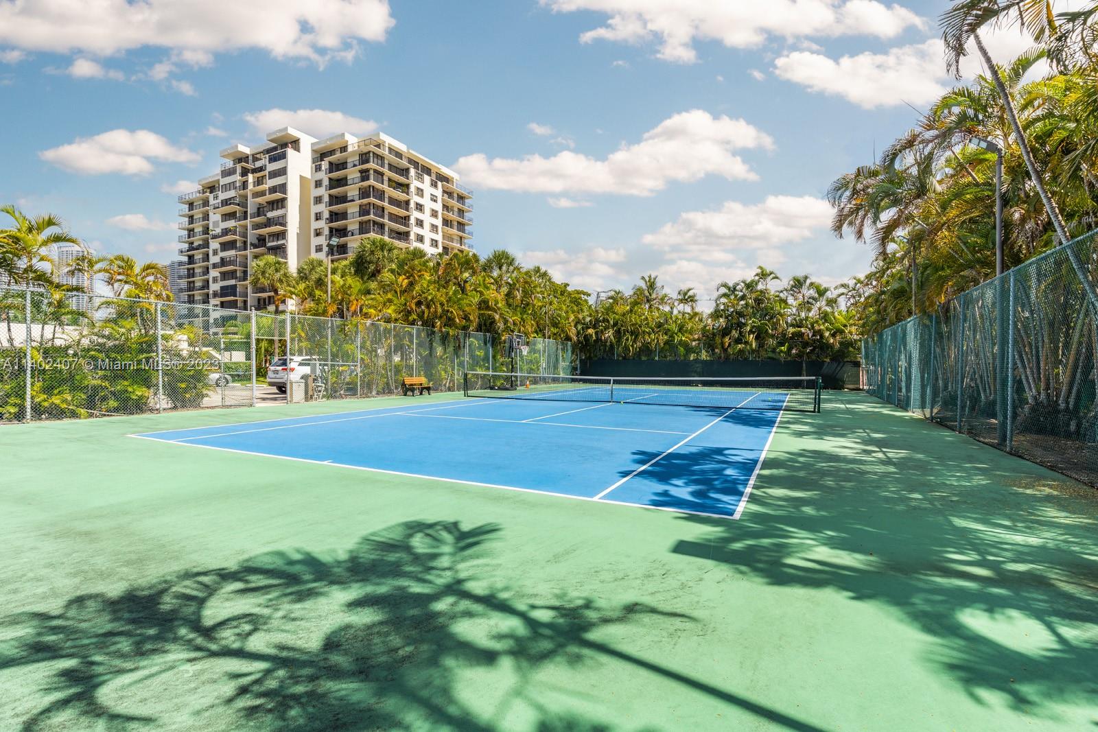 VENETIAN ISLE CONDO - Residential