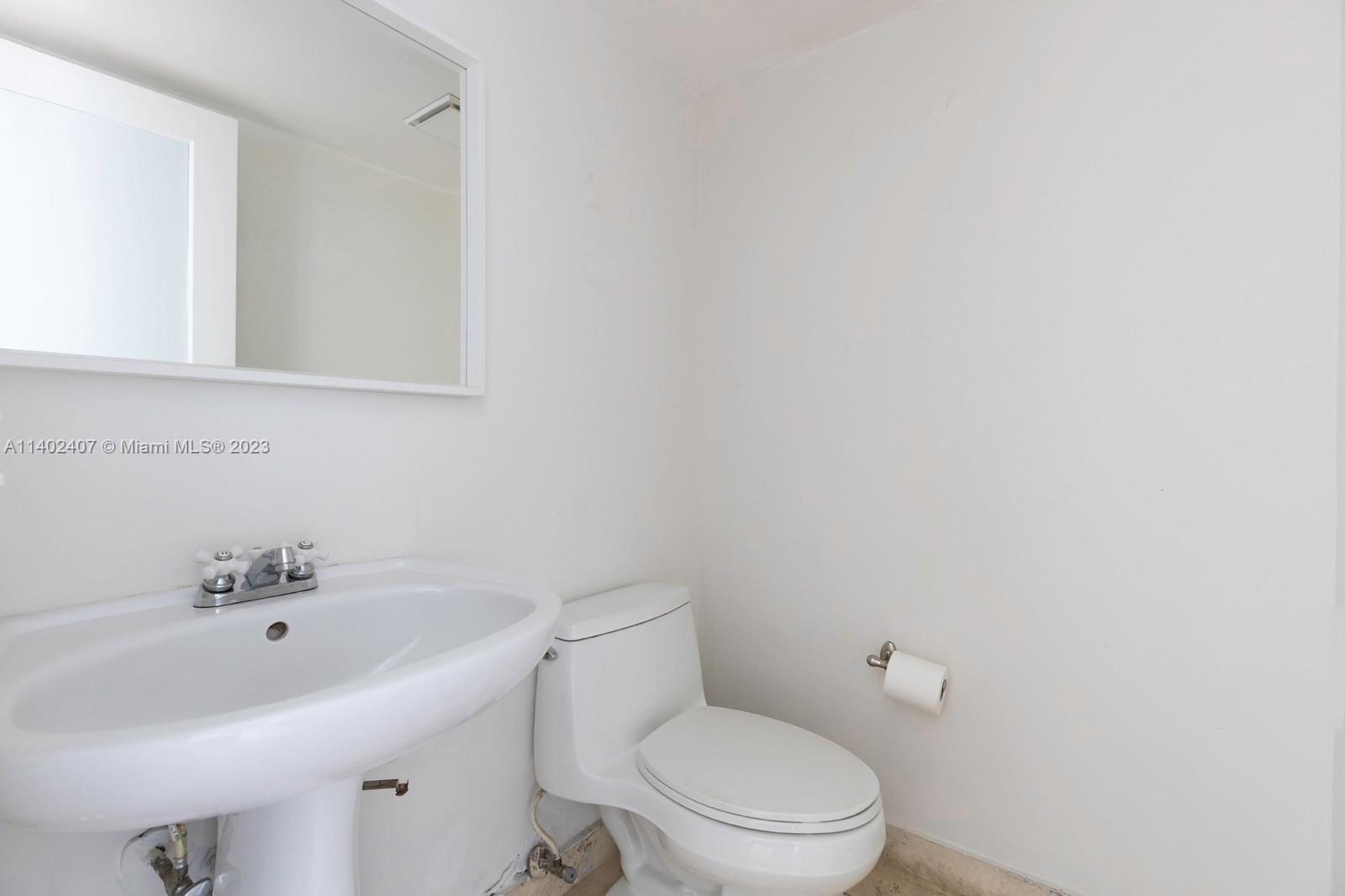 VENETIAN ISLE CONDO - Residential