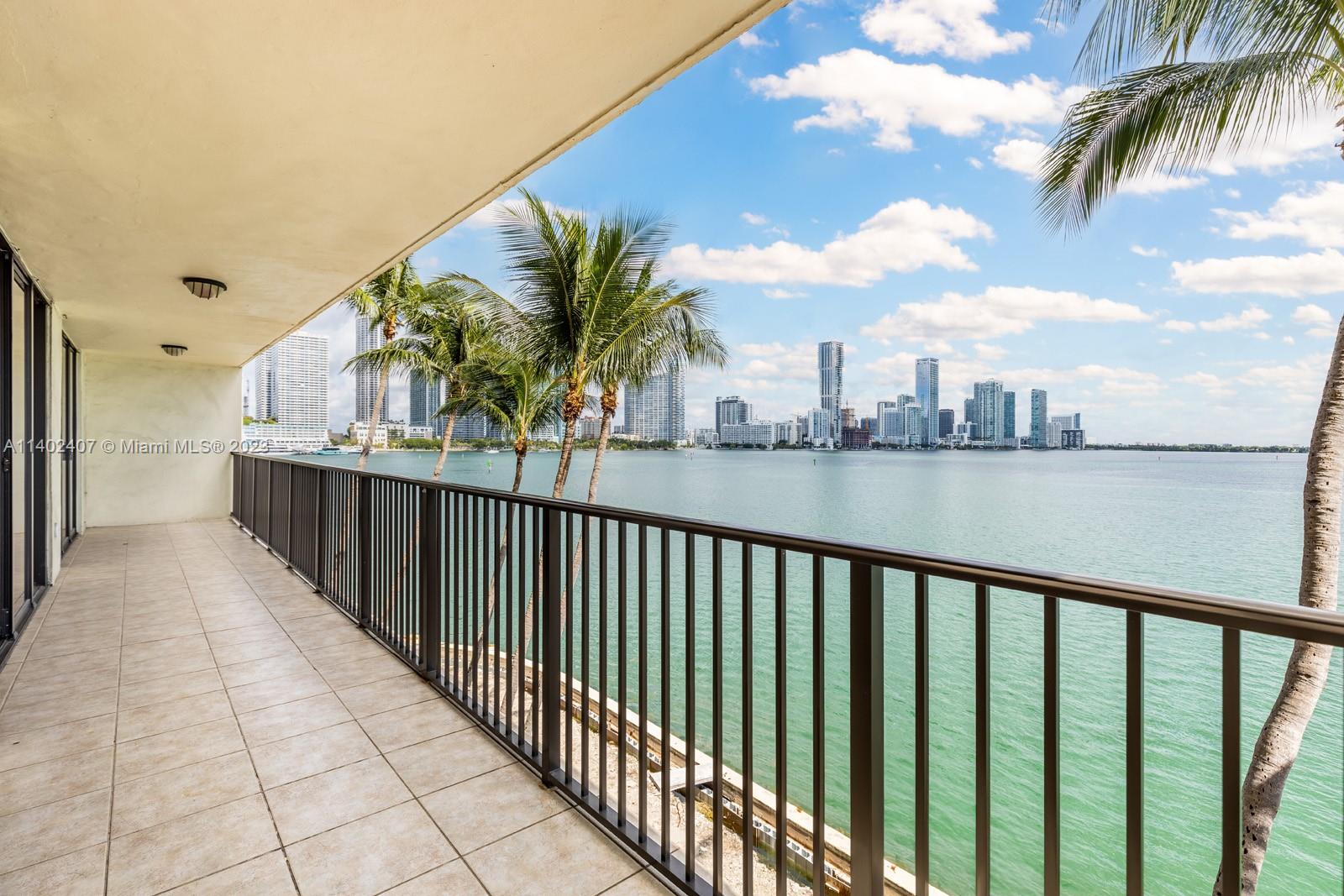 VENETIAN ISLE CONDO - Residential