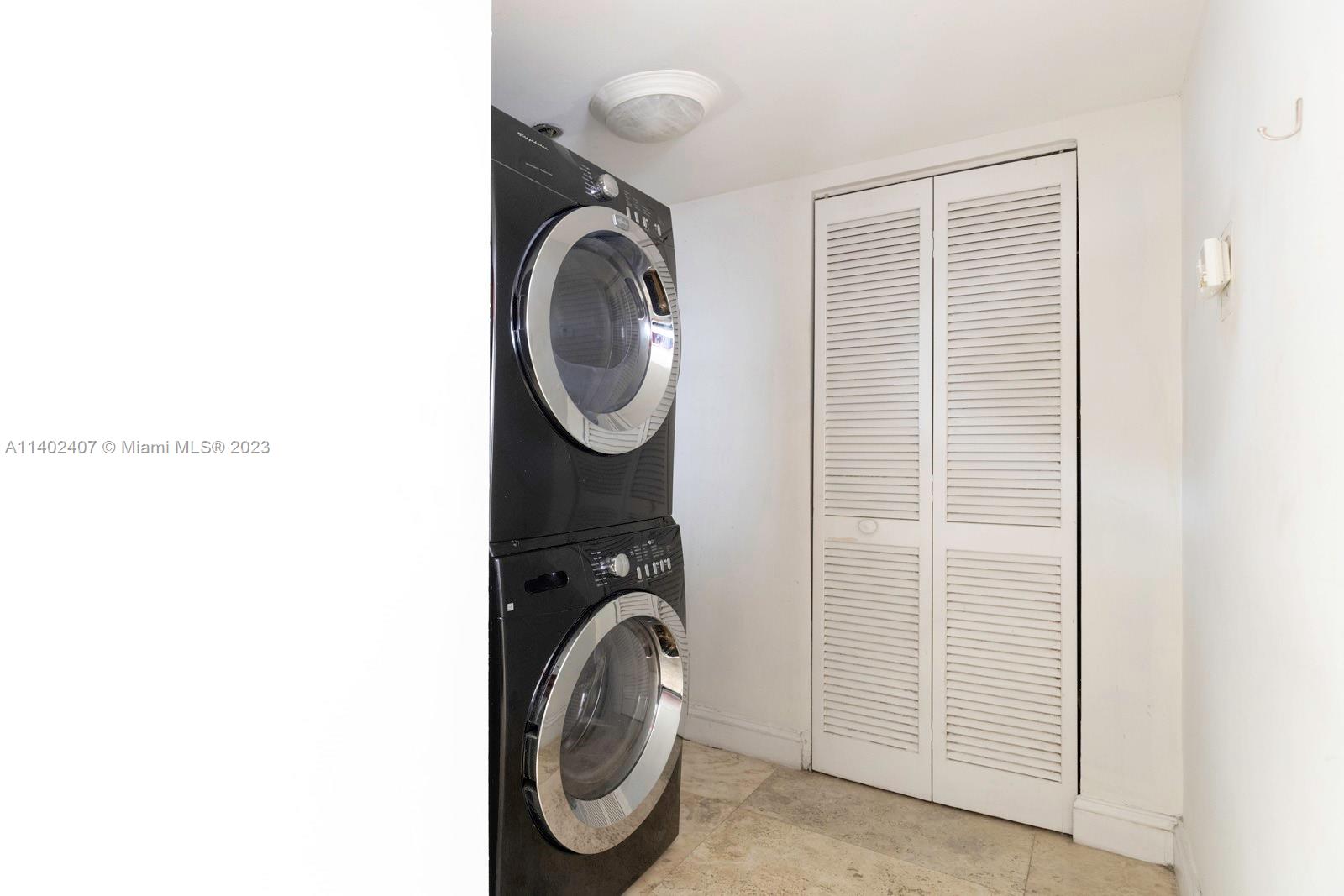 VENETIAN ISLE CONDO - Residential
