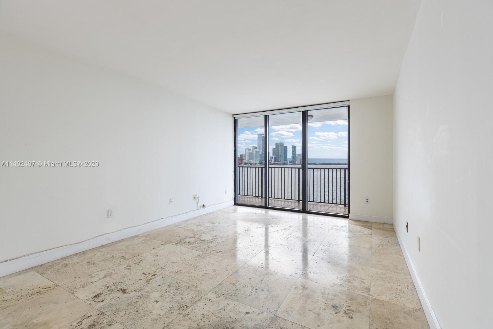 VENETIAN ISLE CONDO - Residential
