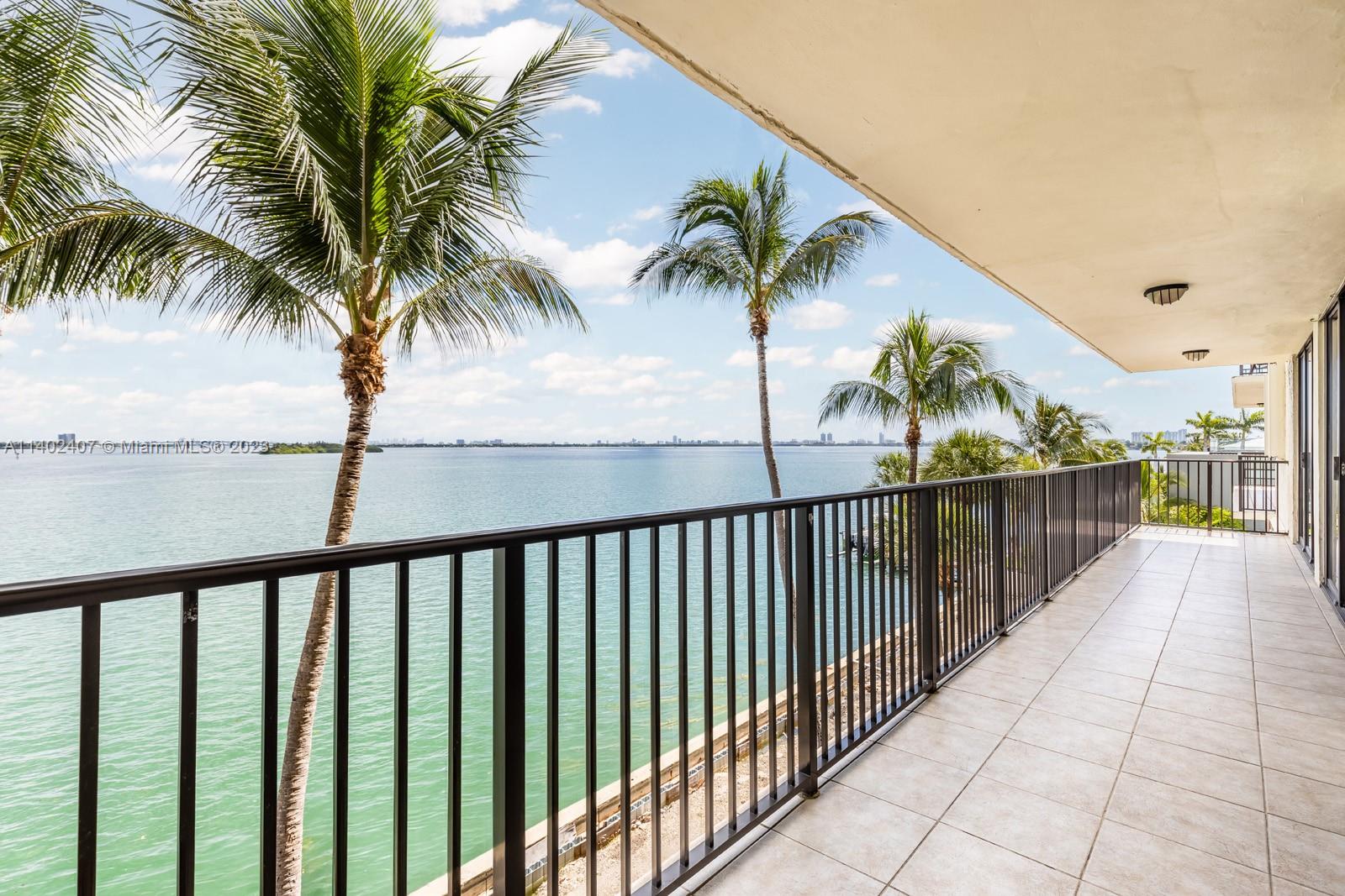 VENETIAN ISLE CONDO - Residential