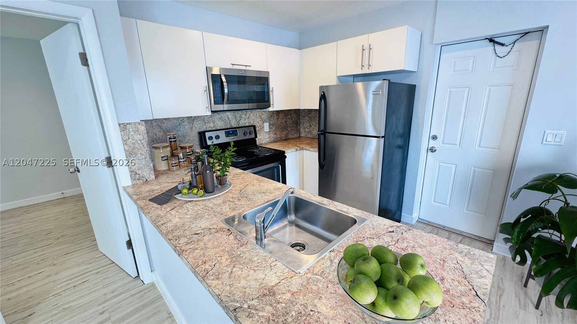 EVERGLADE LAND SALES CO - Residential Lease