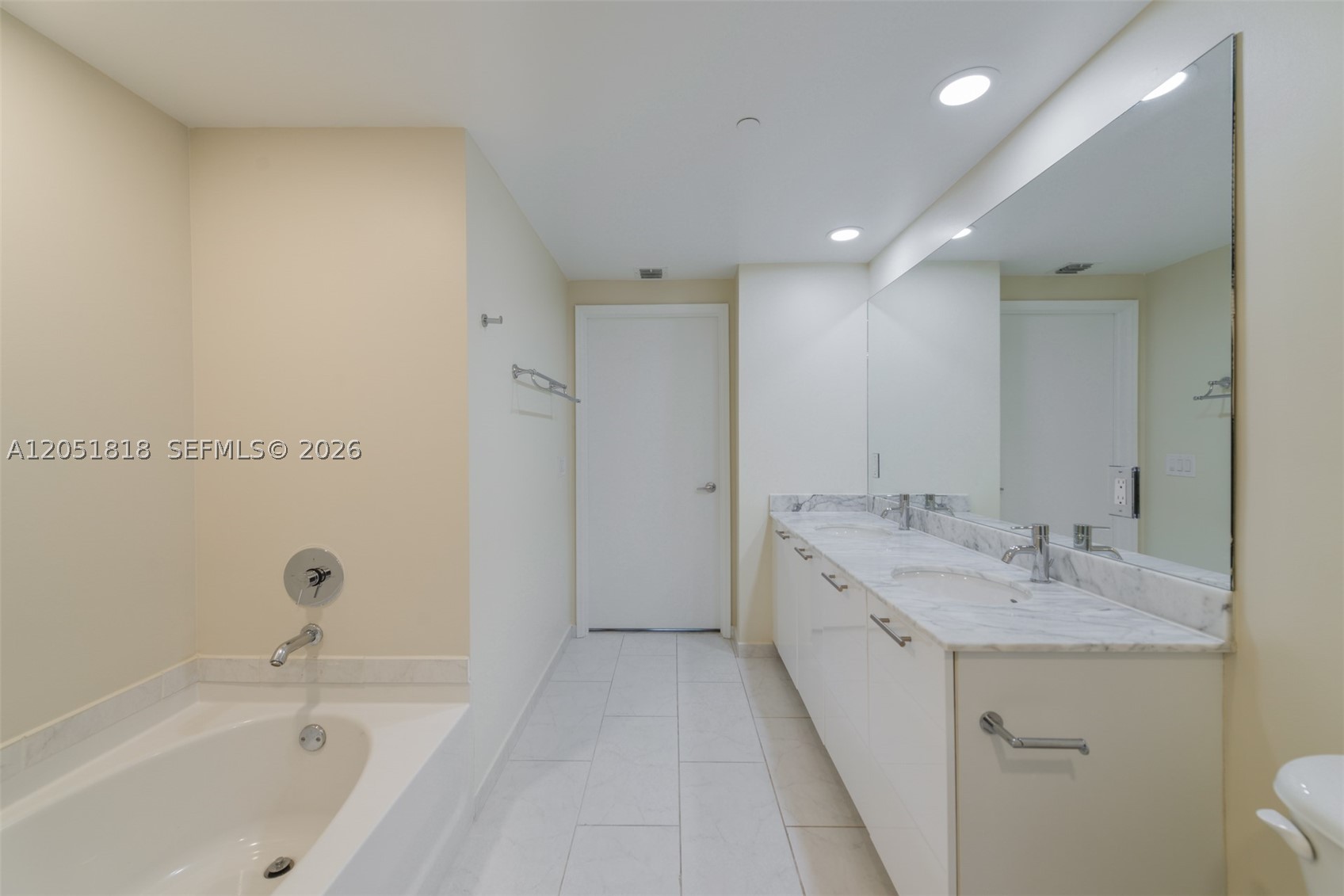 THE PLAZA 851 BRICKELL CO - Residential