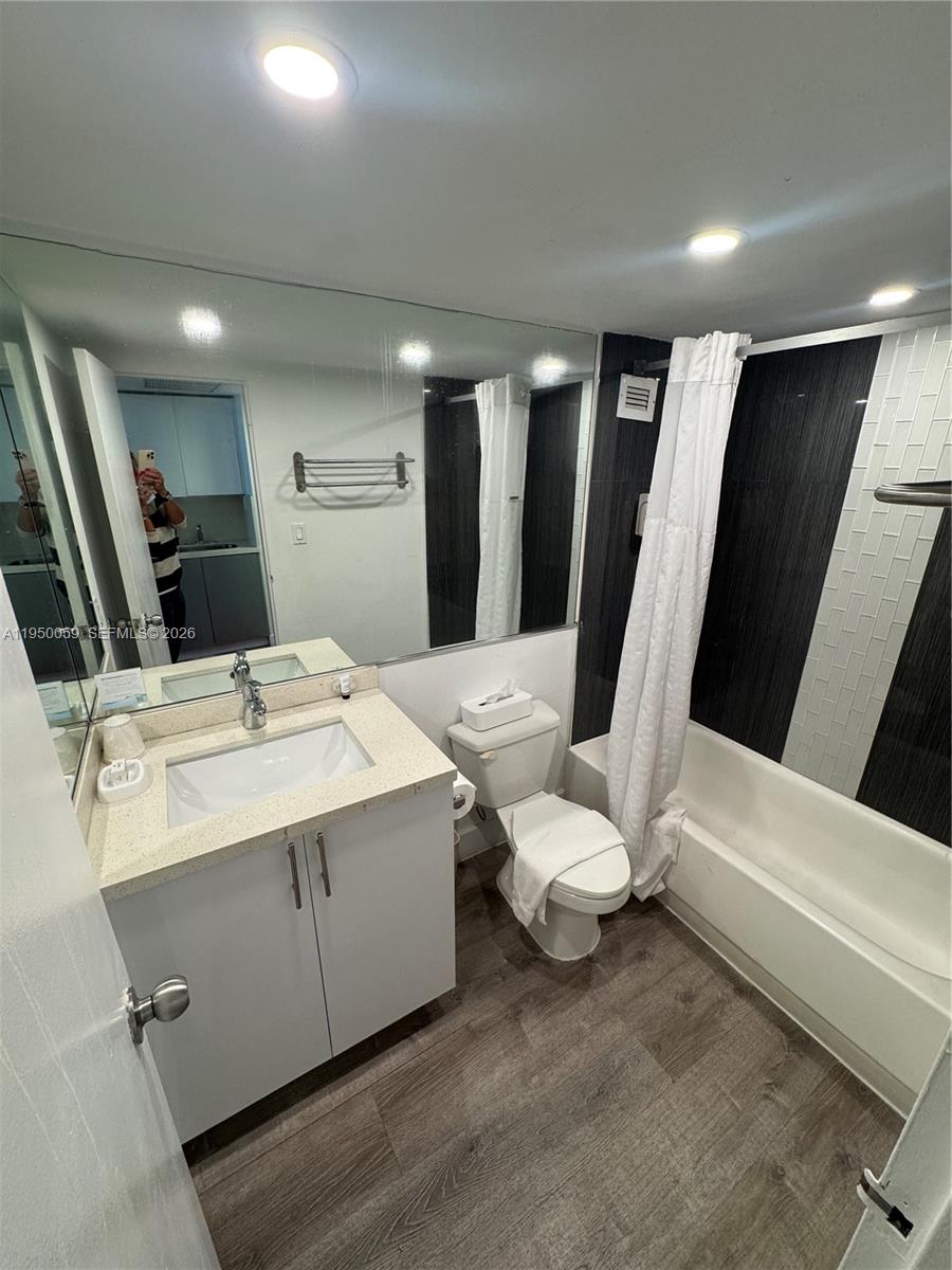 THE AVENTURA BEACH CLUB C - Residential