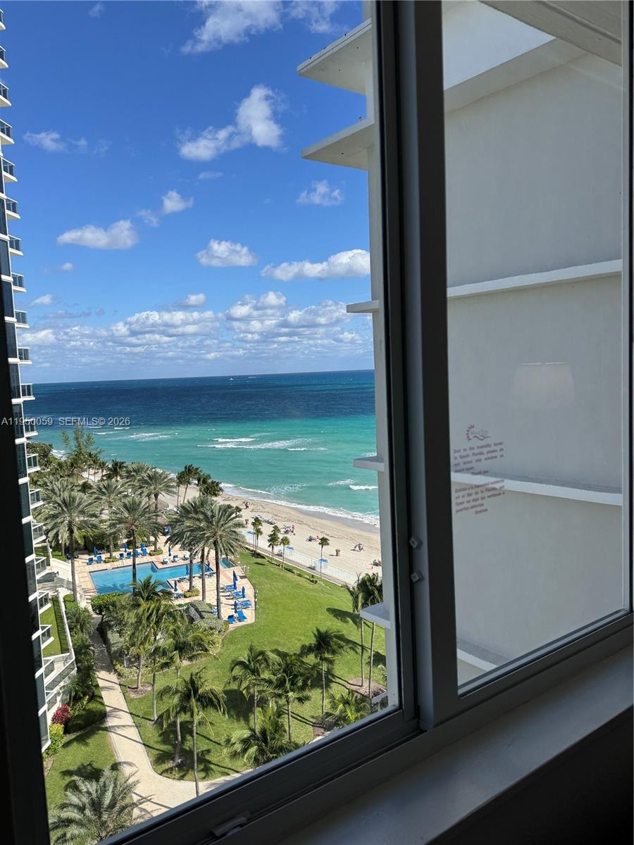 THE AVENTURA BEACH CLUB C - Residential