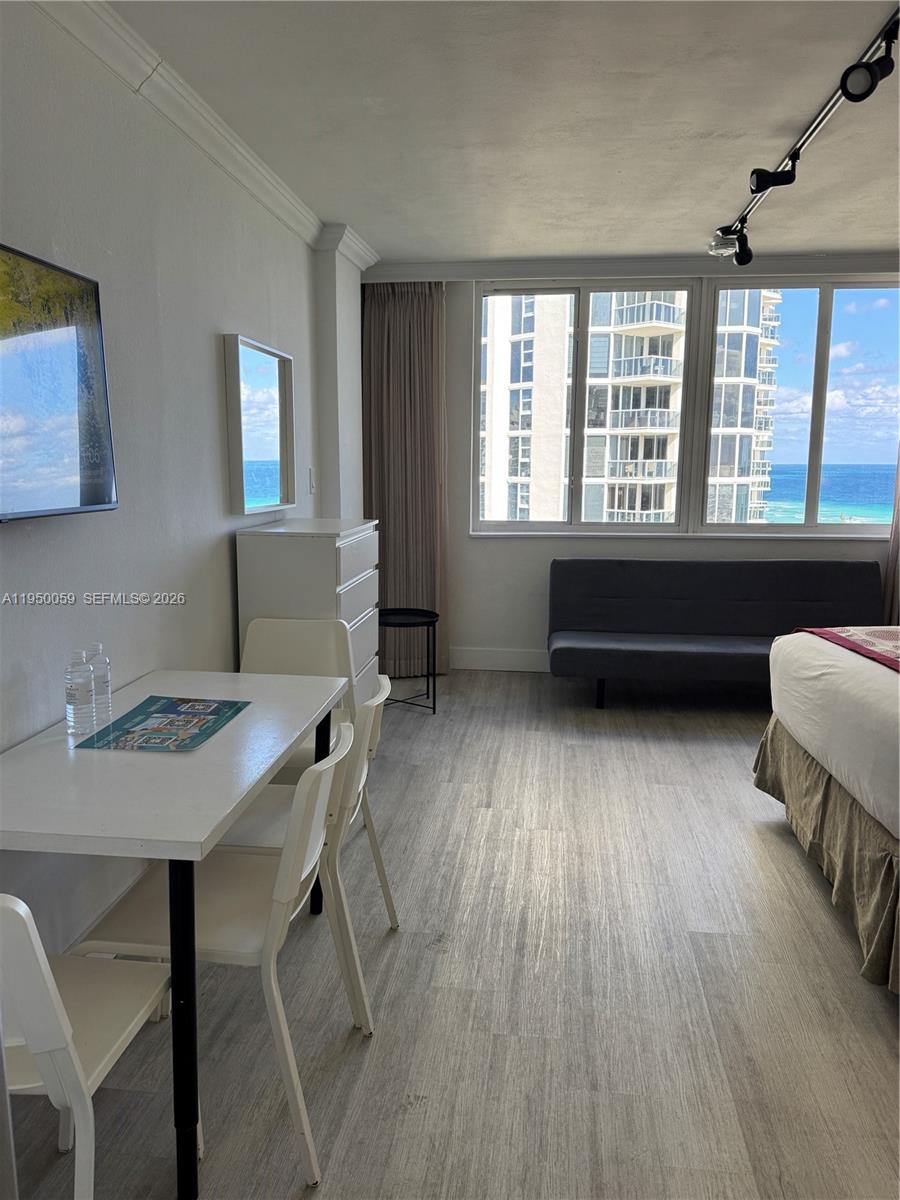 THE AVENTURA BEACH CLUB C - Residential