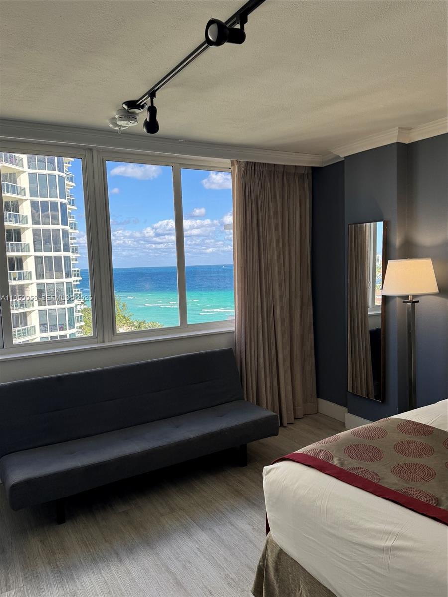 THE AVENTURA BEACH CLUB C - Residential