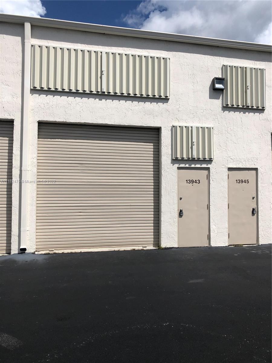 1005sqft of Office-Warehouse space available! Very convenient layout to run a business and keep materials away from the office area. Fully remodeled bathroom with easy to maintain flooring. 2 separate offices upstairs. The office area has laminate flooring. The warehouse is in a gated community. Weekends property is secured but easy to access with office or gate access remote. The warehouse is located blocks away from 136 ST and 137 AVE Tamiami Airport, London Square, Lexus of Kendall, and many more. Won't last!