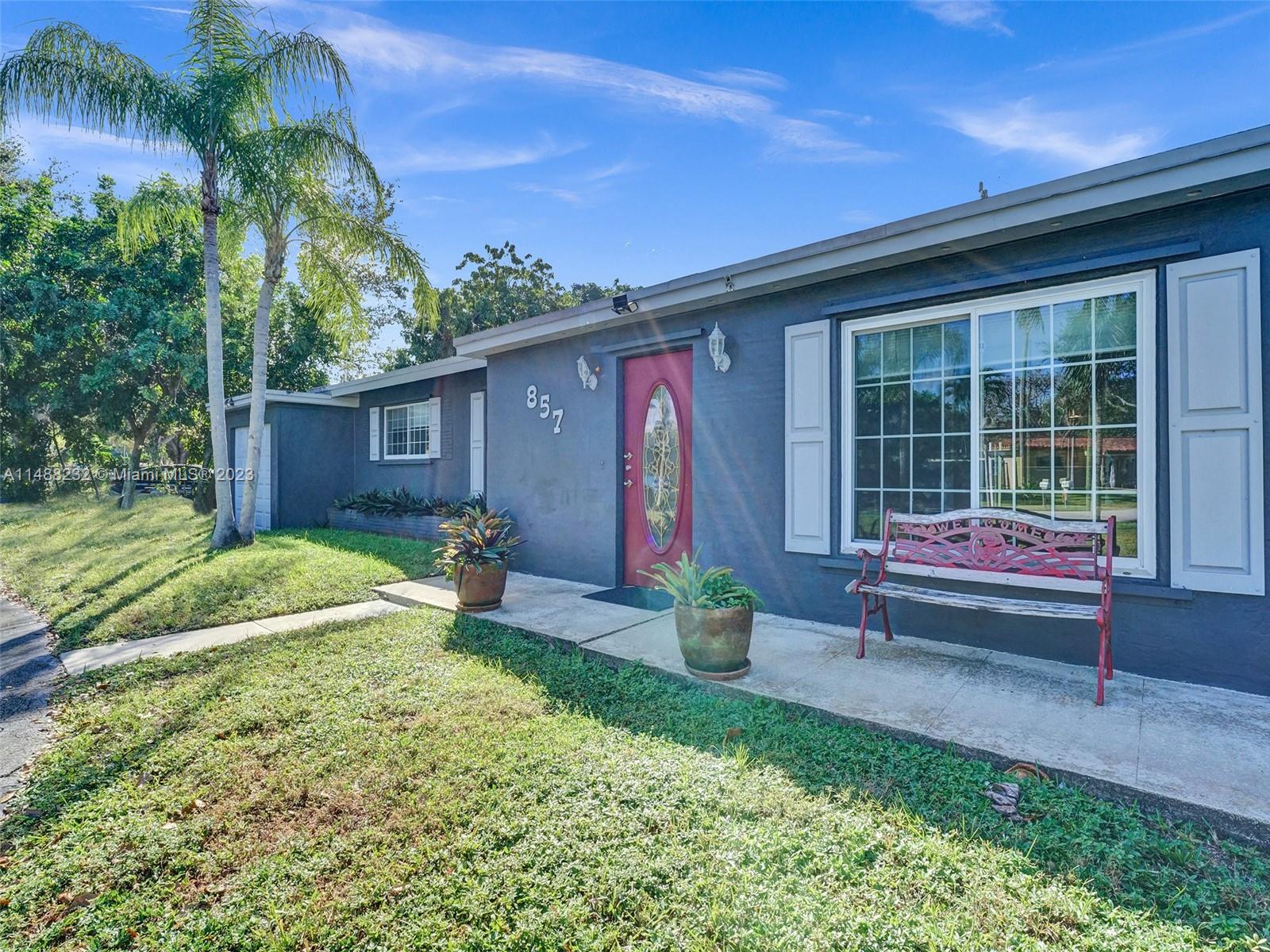 LAUDERDALE GOLF ESTATES - Residential