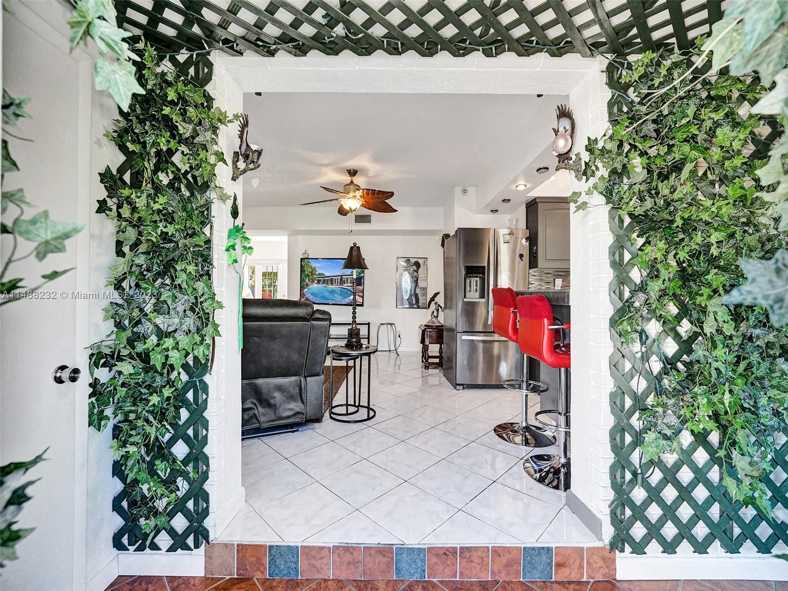 LAUDERDALE GOLF ESTATES - Residential