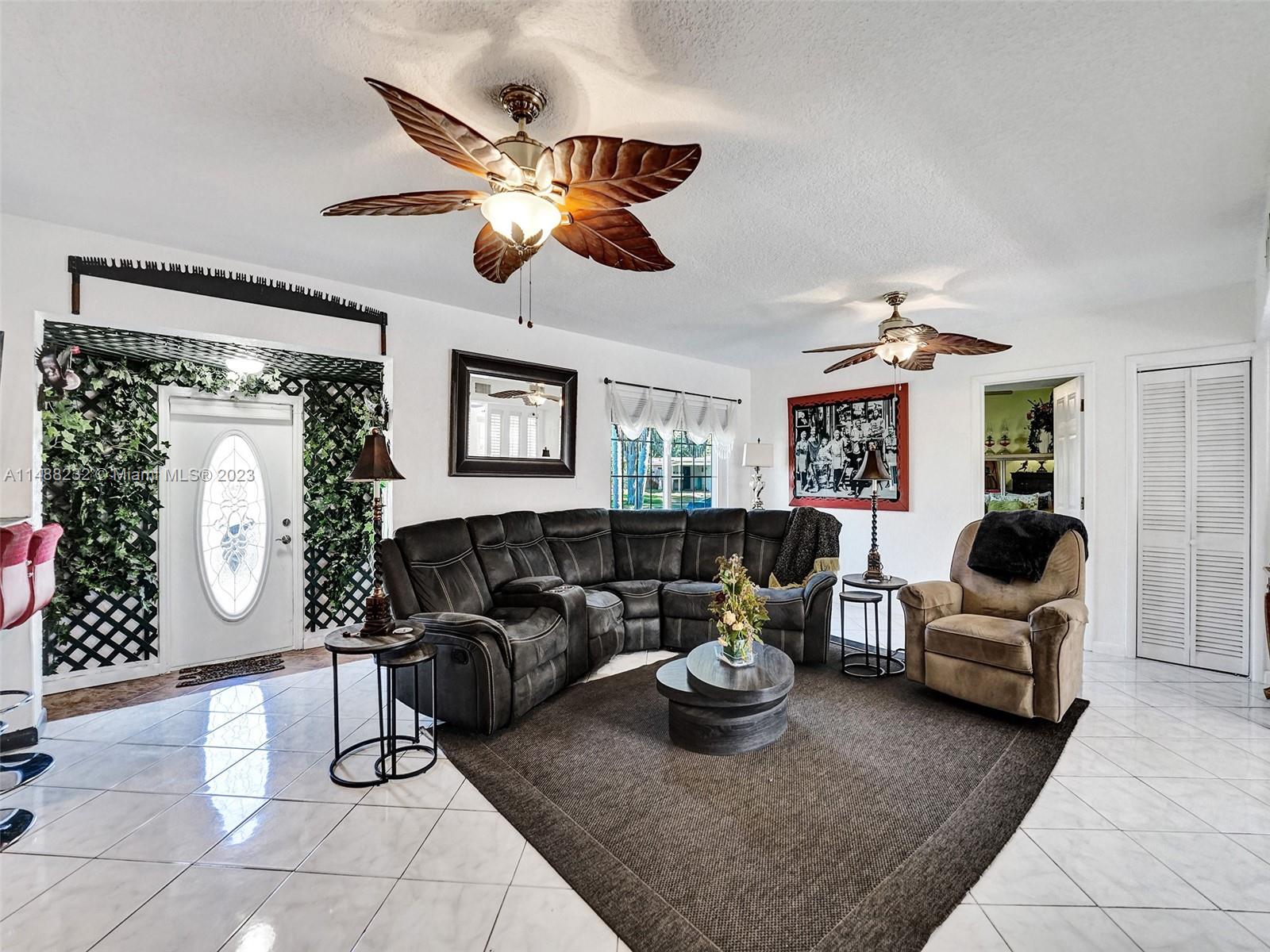LAUDERDALE GOLF ESTATES - Residential