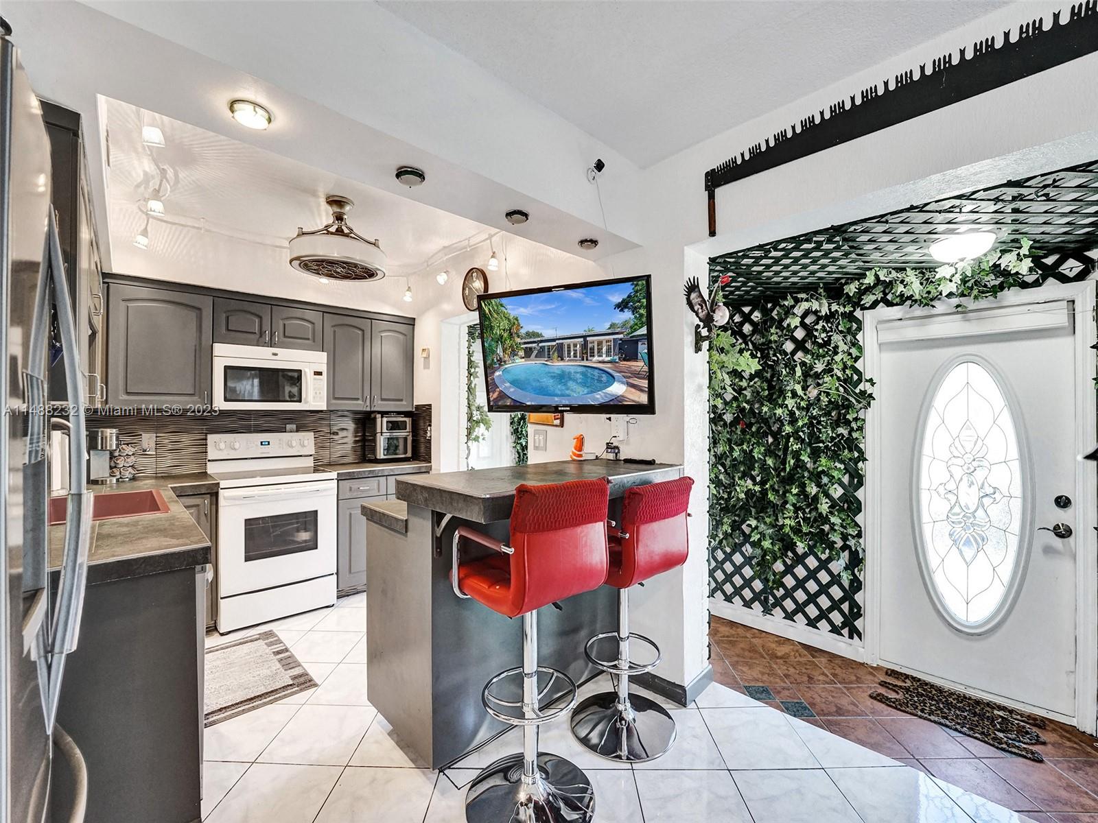 LAUDERDALE GOLF ESTATES - Residential