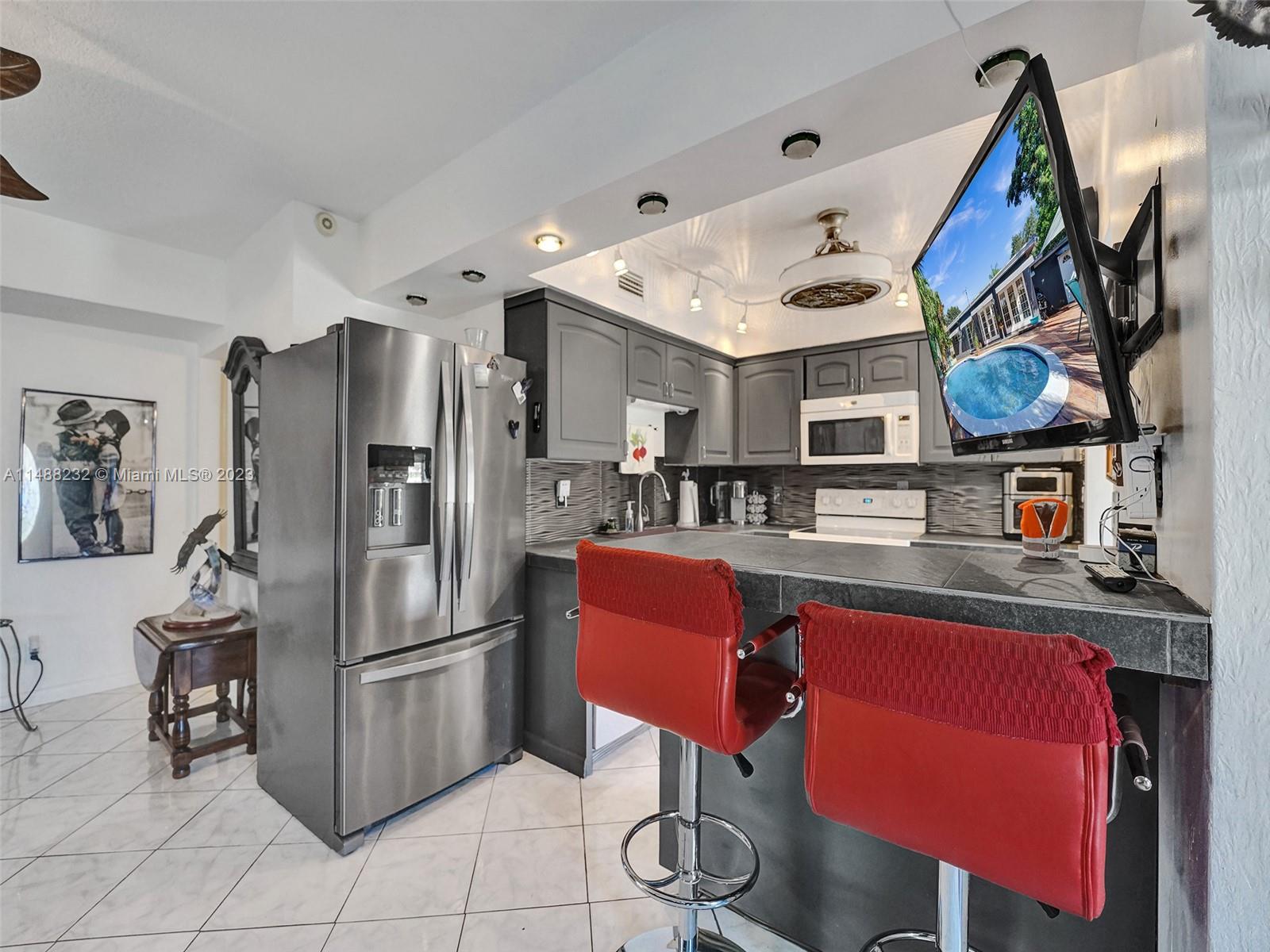 LAUDERDALE GOLF ESTATES - Residential