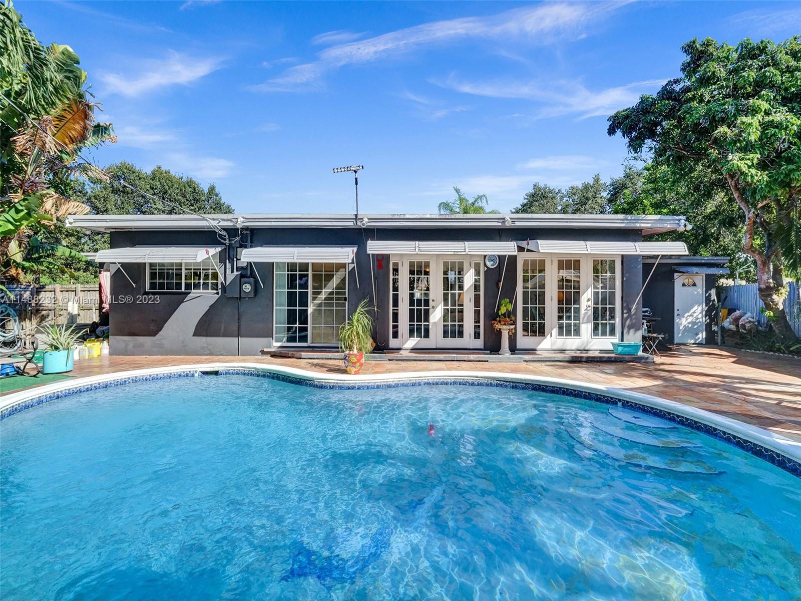 LAUDERDALE GOLF ESTATES - Residential