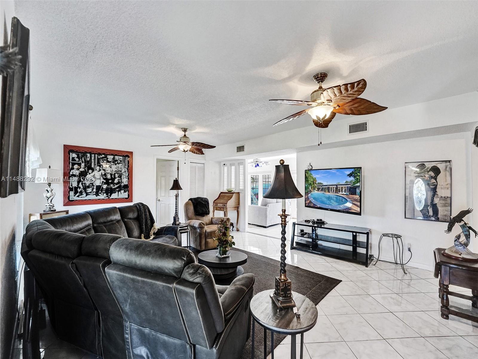 LAUDERDALE GOLF ESTATES - Residential