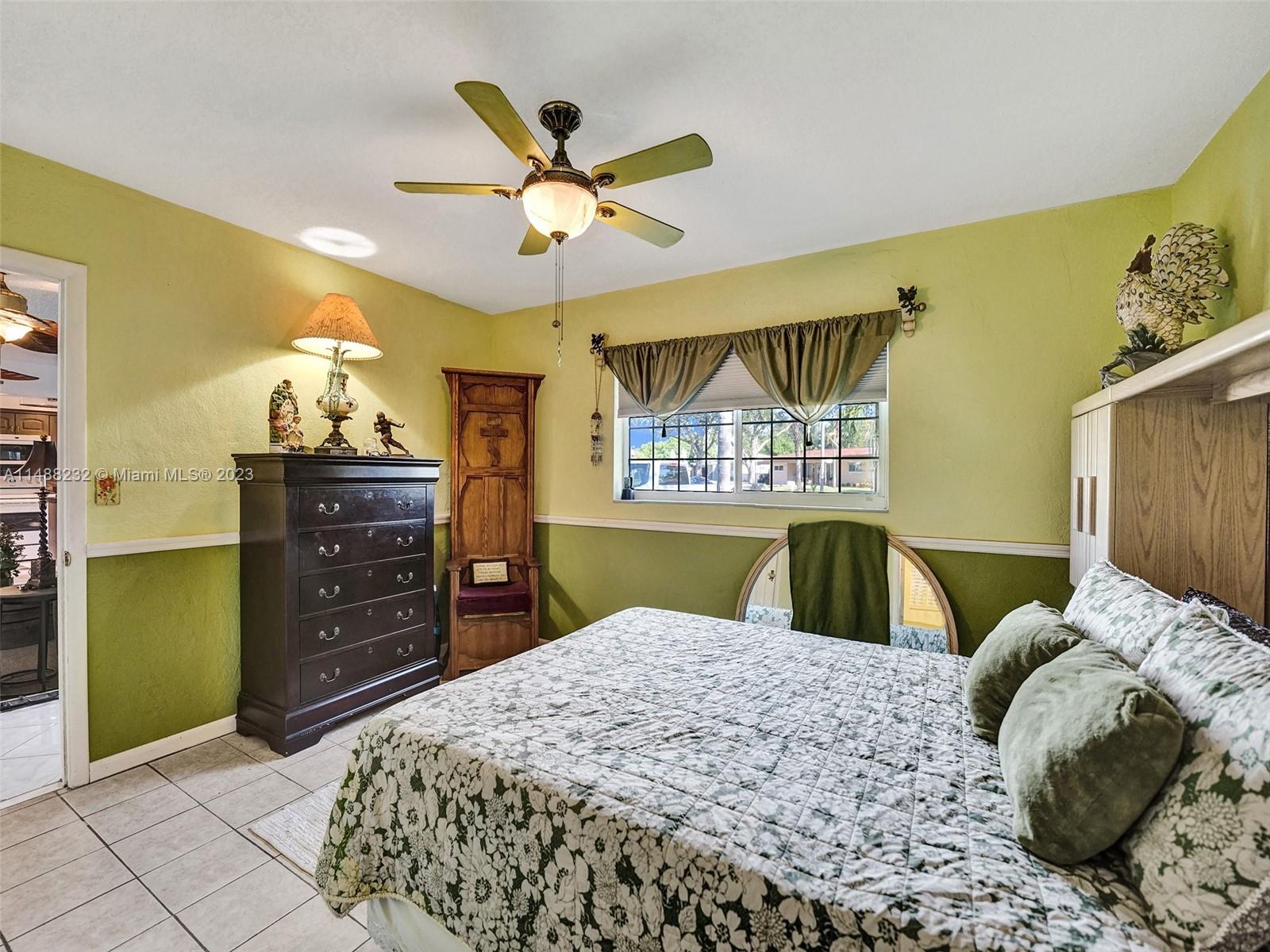 LAUDERDALE GOLF ESTATES - Residential