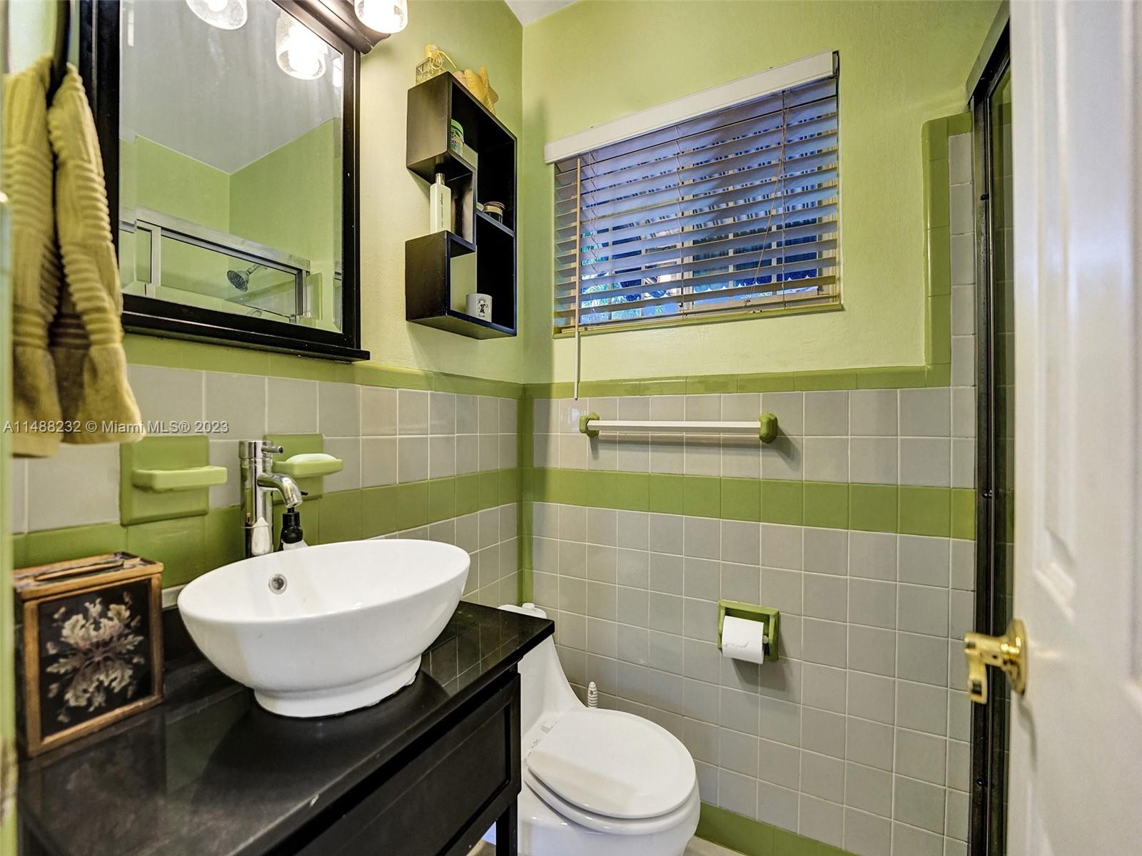 LAUDERDALE GOLF ESTATES - Residential