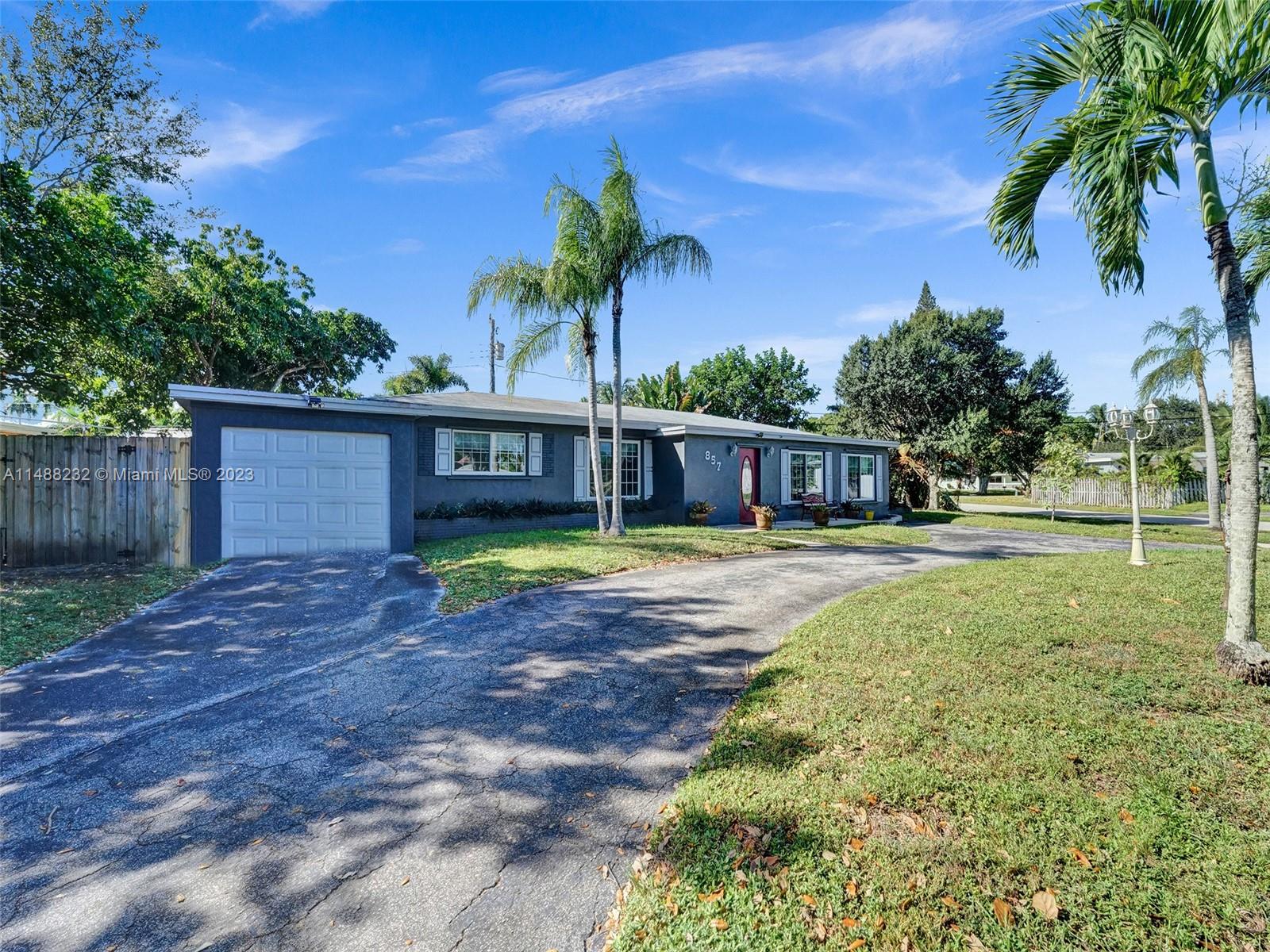 LAUDERDALE GOLF ESTATES - Residential