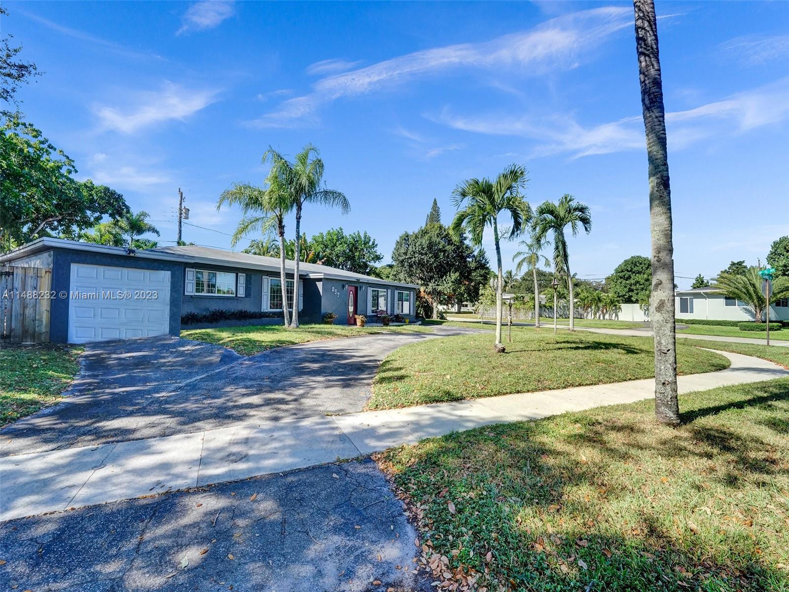 LAUDERDALE GOLF ESTATES - Residential