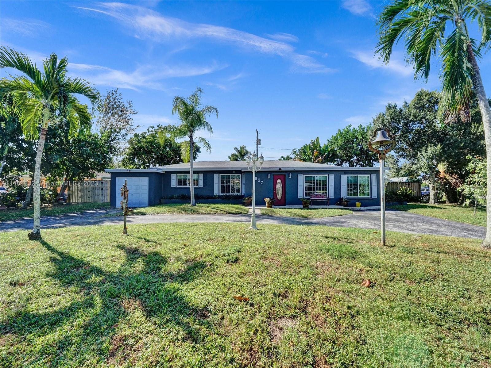LAUDERDALE GOLF ESTATES - Residential
