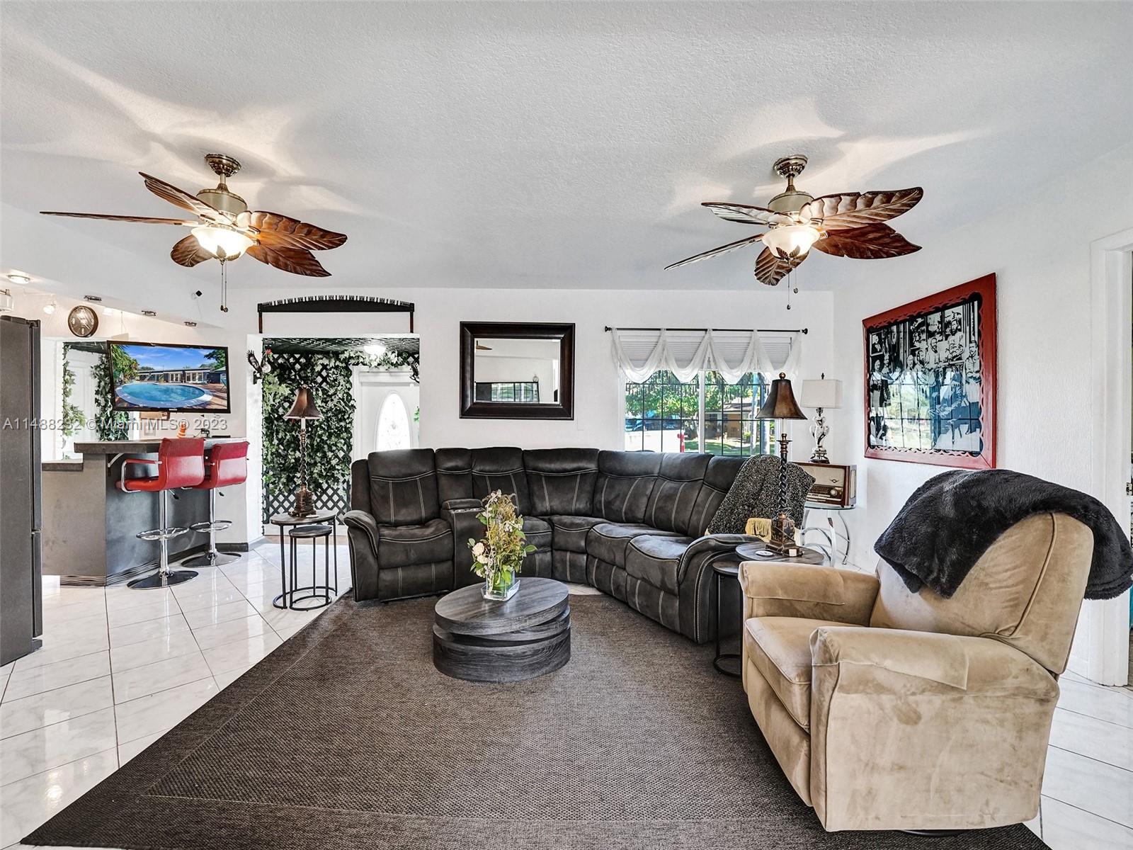 LAUDERDALE GOLF ESTATES - Residential
