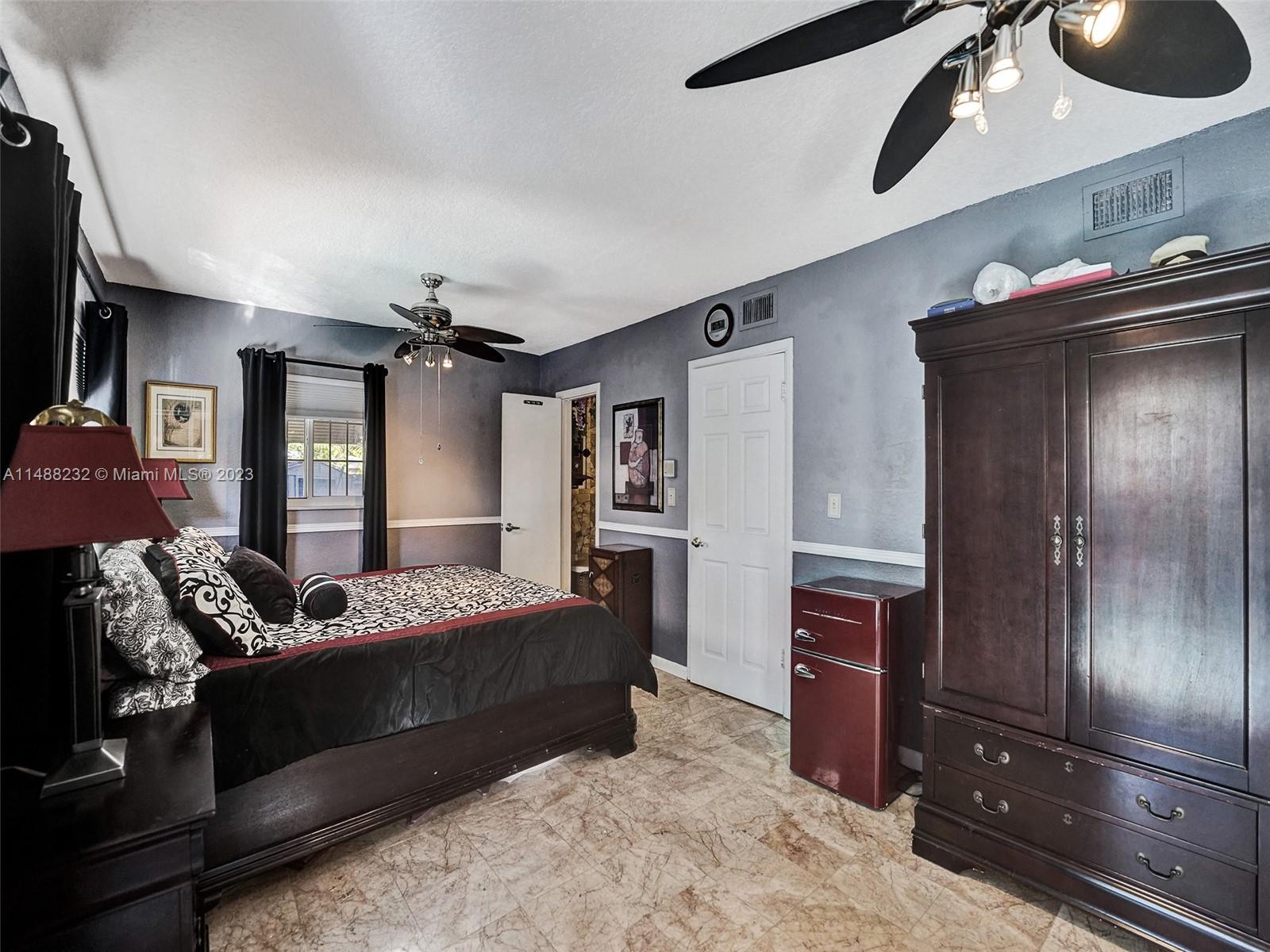 LAUDERDALE GOLF ESTATES - Residential