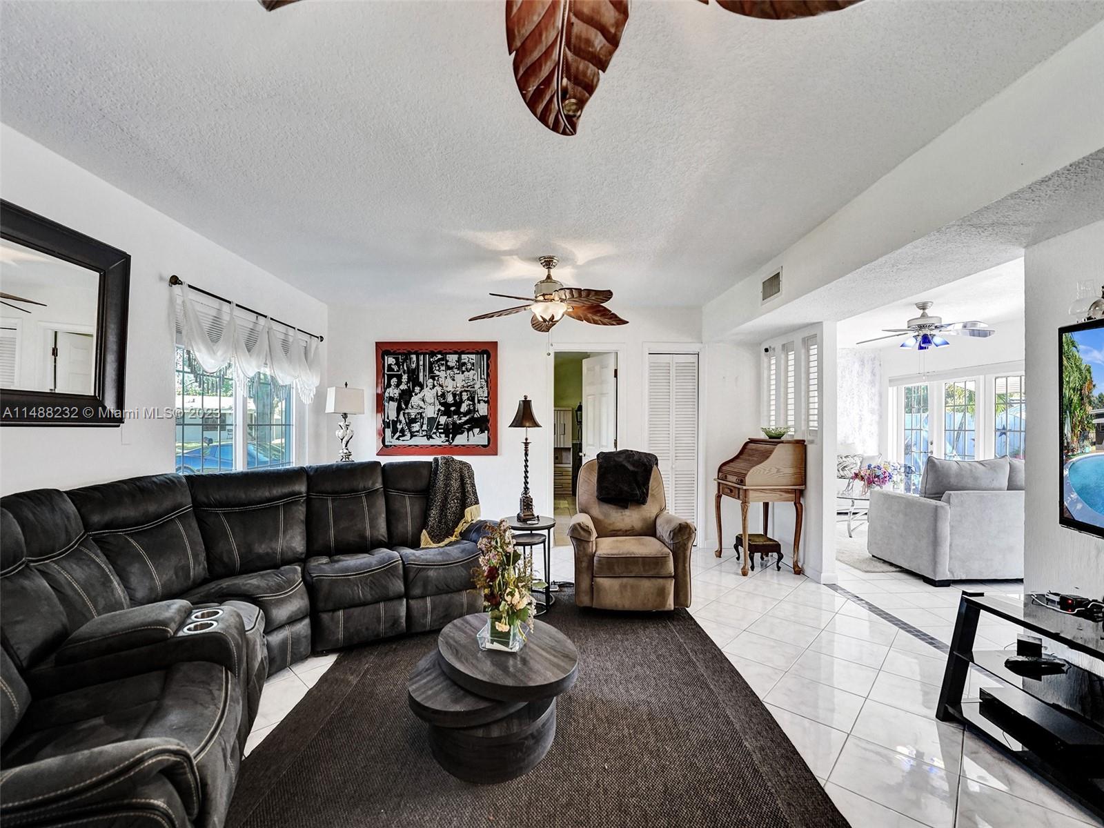 LAUDERDALE GOLF ESTATES - Residential