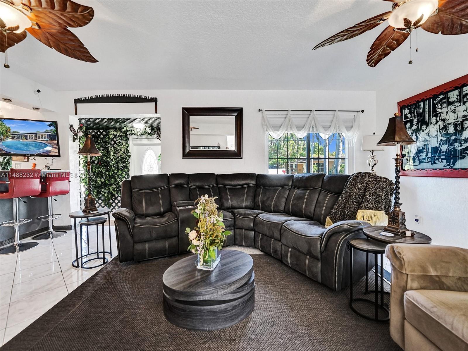 LAUDERDALE GOLF ESTATES - Residential