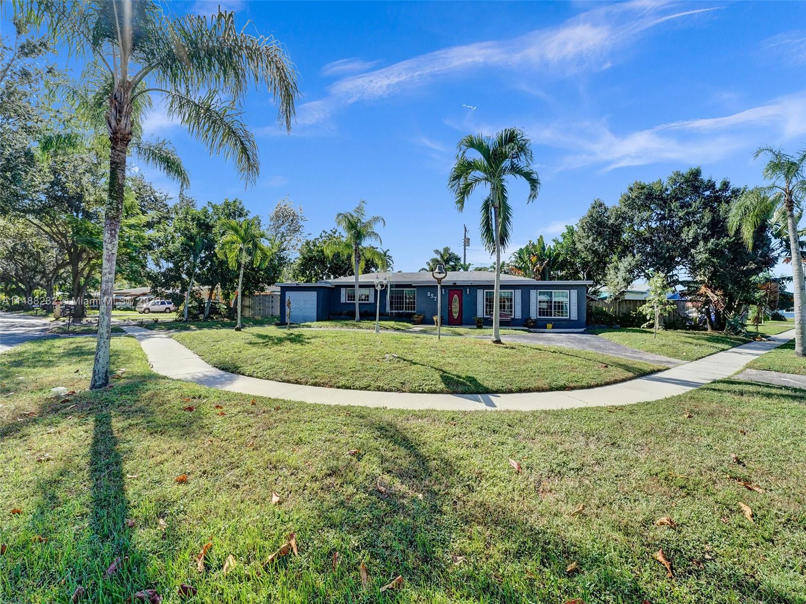 LAUDERDALE GOLF ESTATES - Residential