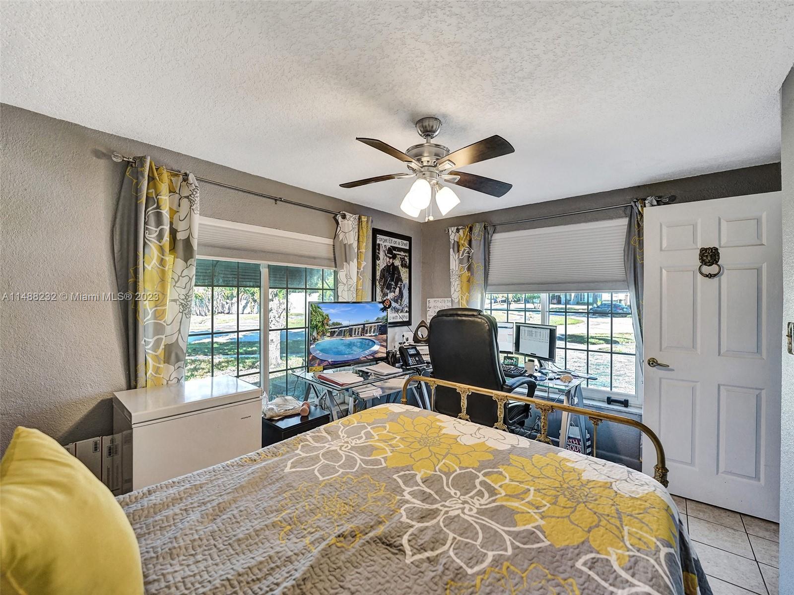 LAUDERDALE GOLF ESTATES - Residential