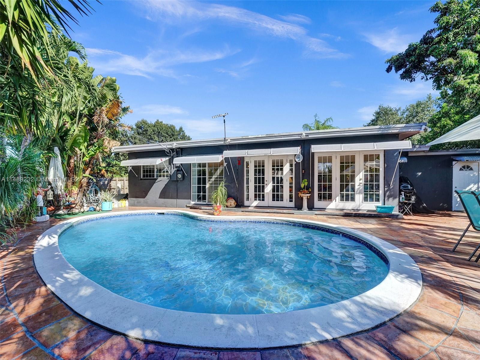 LAUDERDALE GOLF ESTATES - Residential