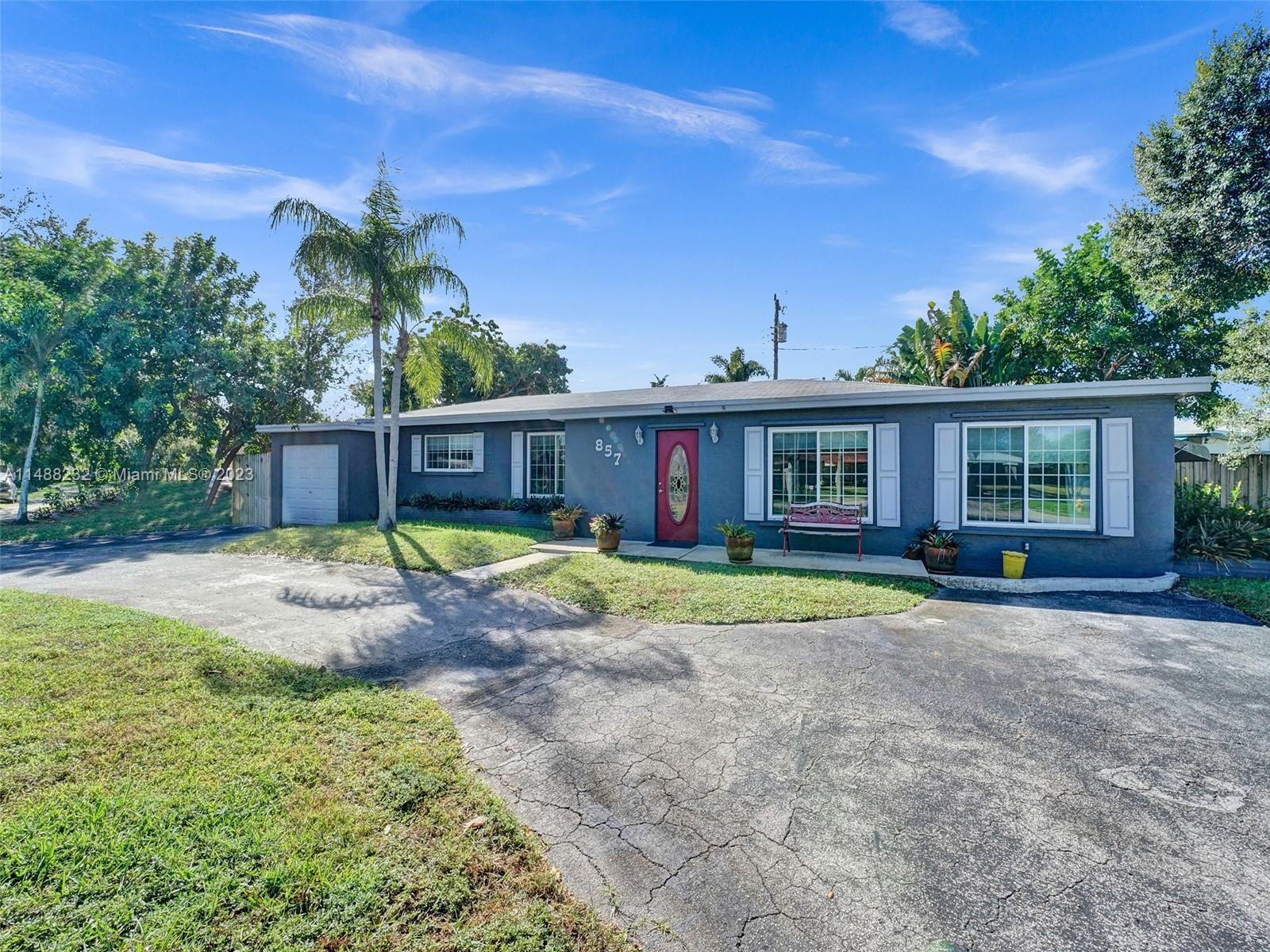 LAUDERDALE GOLF ESTATES - Residential