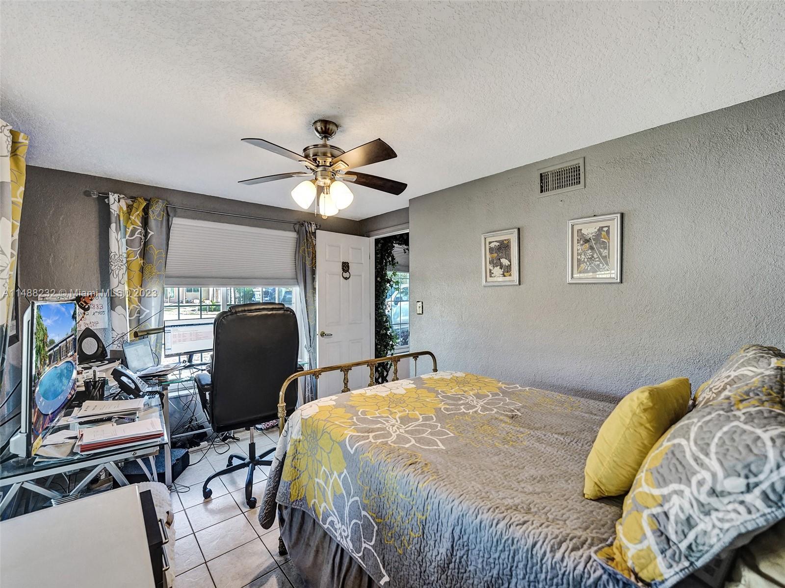 LAUDERDALE GOLF ESTATES - Residential