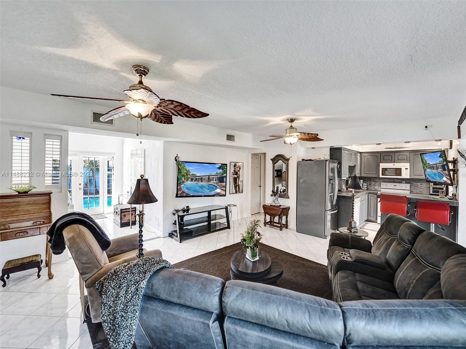 LAUDERDALE GOLF ESTATES - Residential