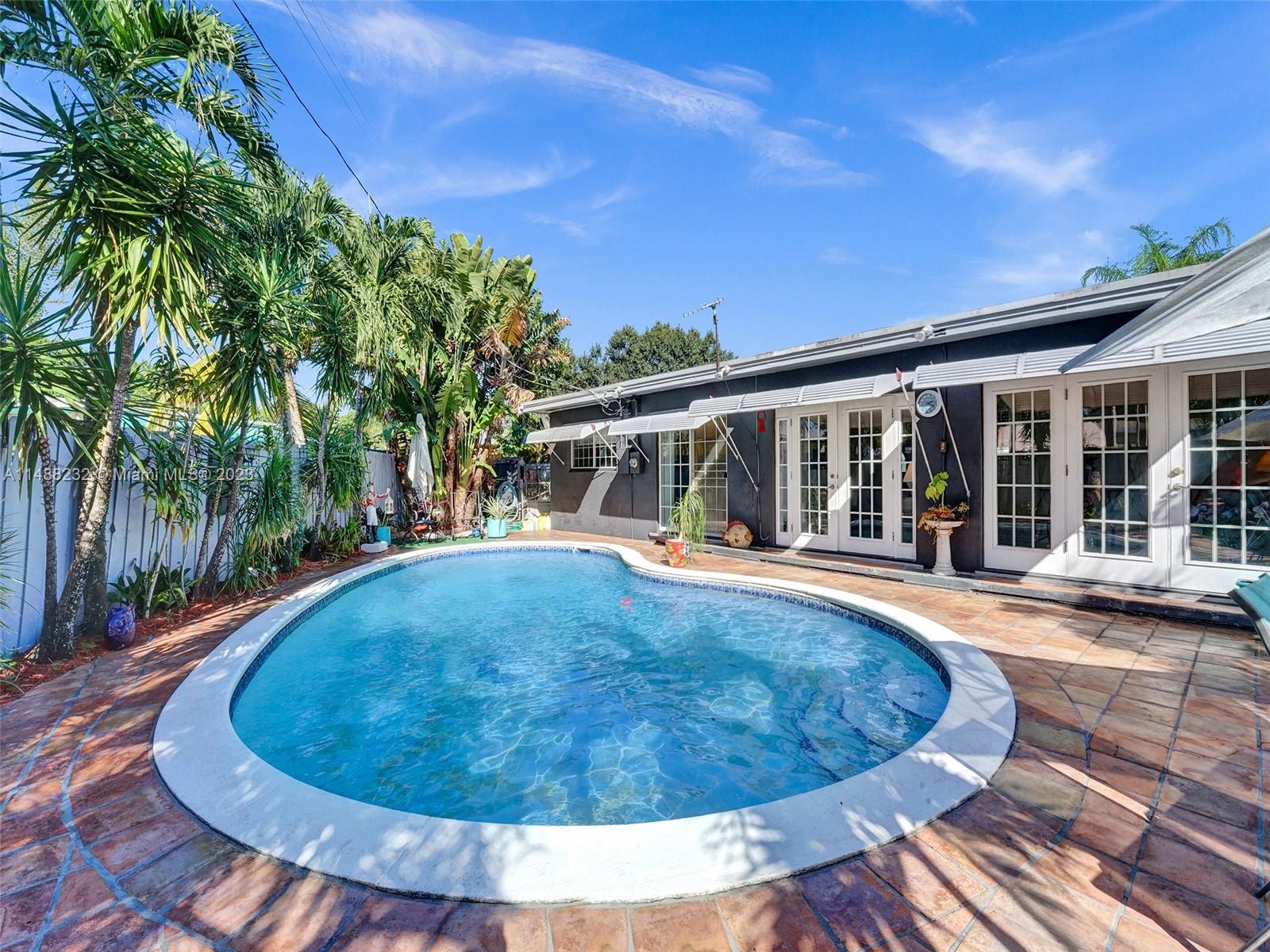 LAUDERDALE GOLF ESTATES - Residential