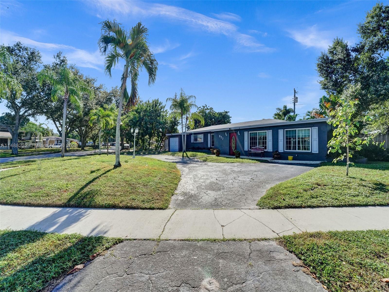 LAUDERDALE GOLF ESTATES - Residential