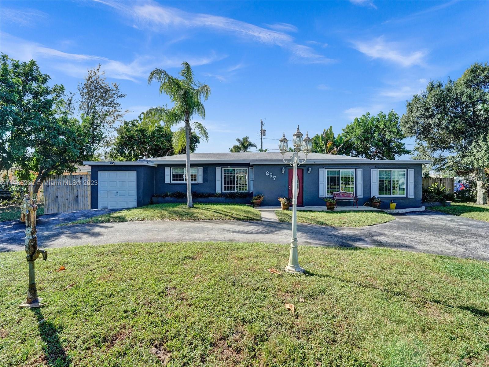 LAUDERDALE GOLF ESTATES - Residential